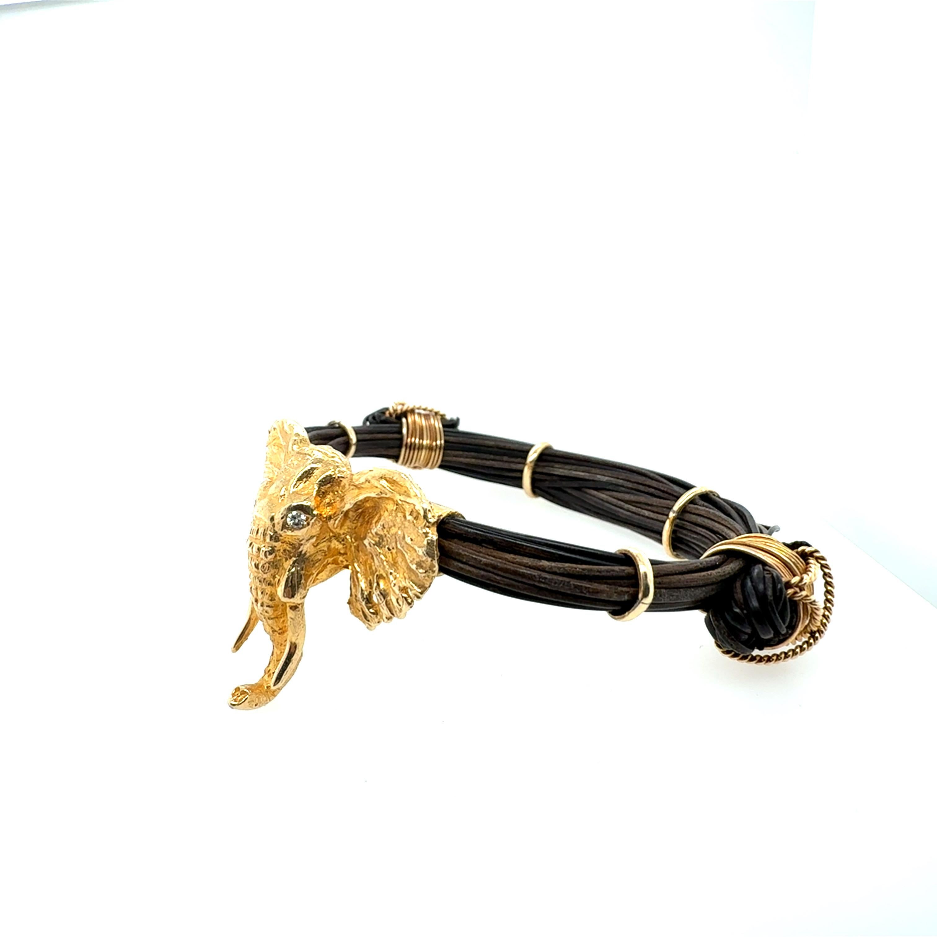 da uomo o donna Raro bracciale in oro giallo con filo di capelli di elefante africano regolabile, CIRCA 1975 in vendita