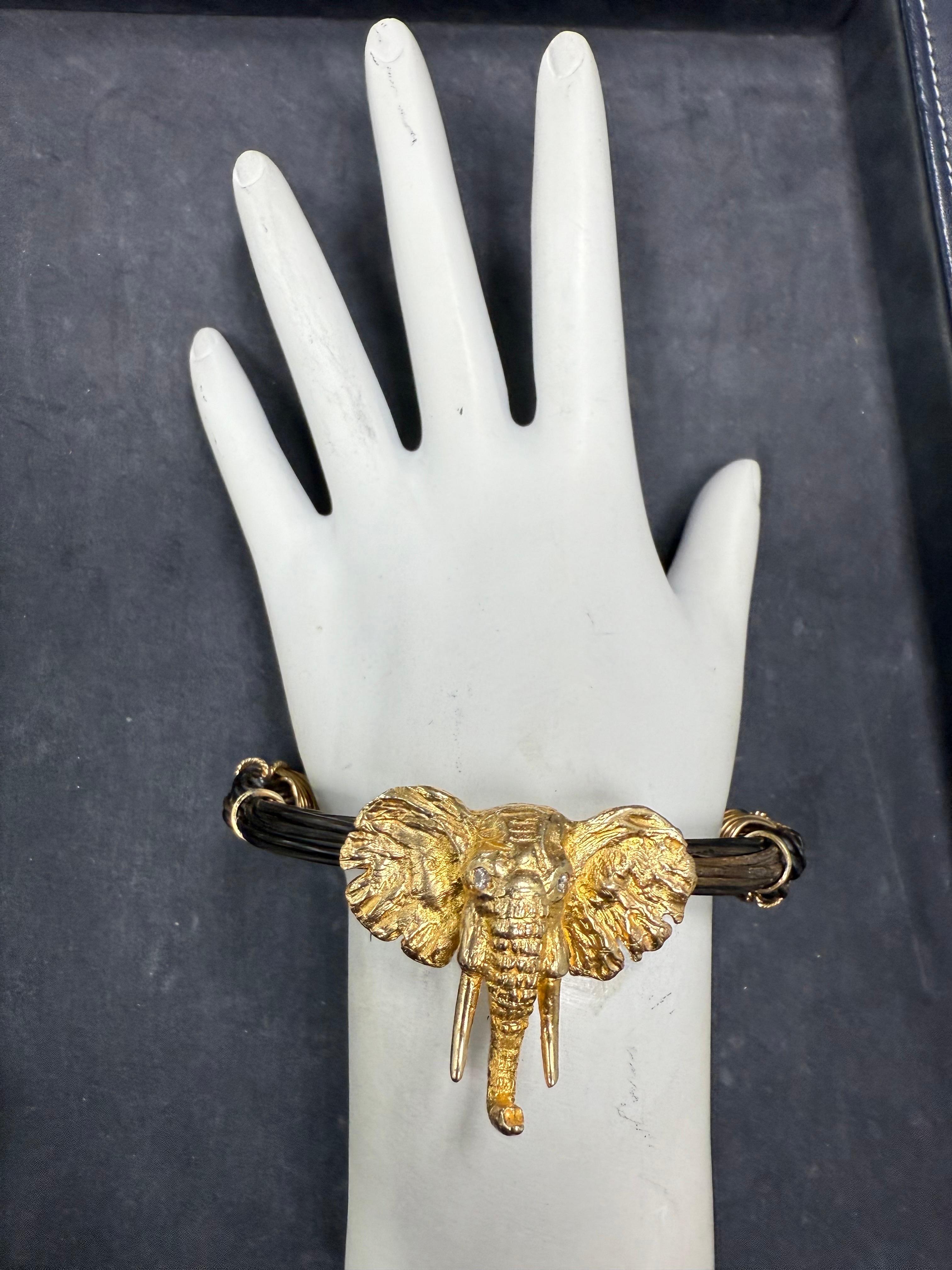Raro bracciale in oro giallo con filo di capelli di elefante africano regolabile, CIRCA 1975 in vendita 2