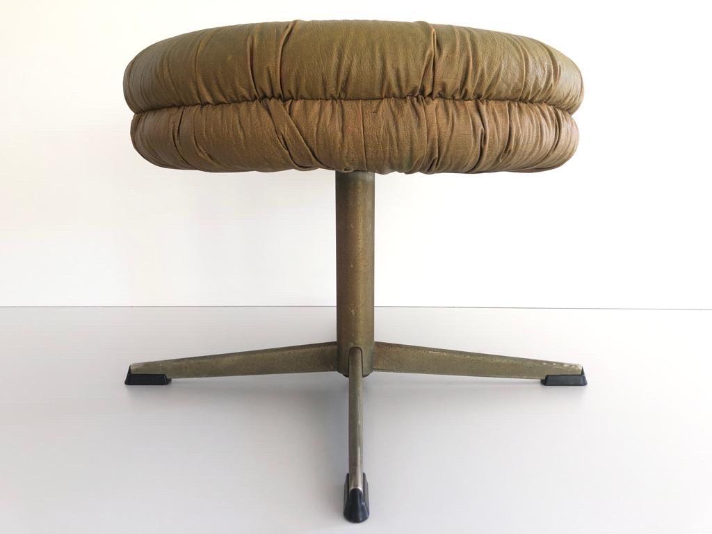 Rare tabouret pivotant en cuir Lux jaune et vert par Isku, années 1960, Finlande Bon état - En vente à Hagenbach, DE