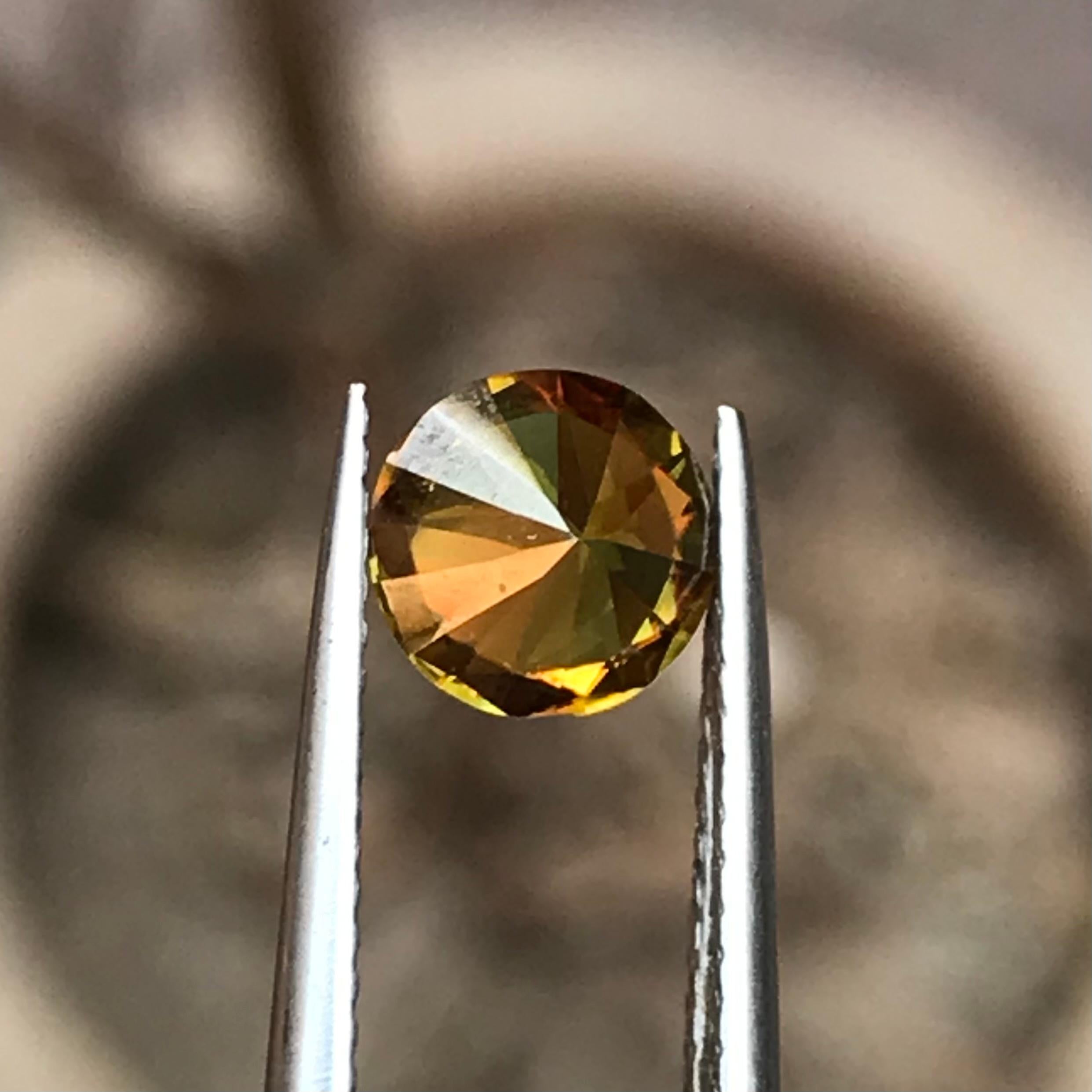 Taille ronde Rare Yellow Natural Sphene Loose Gemstone, 1.05 Ct Round Brilliant for Ring en vente