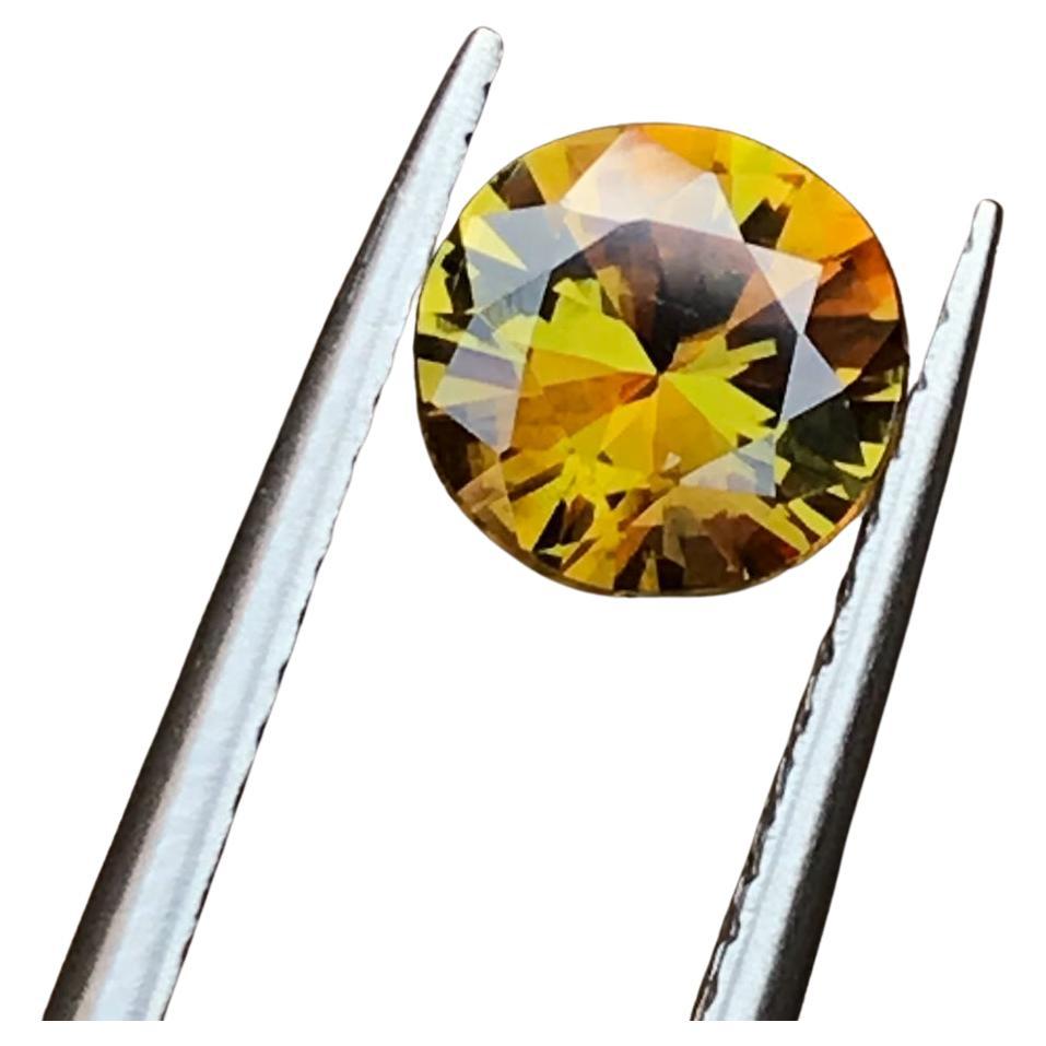 Rare Yellow Natural Sphene Loose Gemstone, 1.05 Ct Round Brilliant for Ring en vente