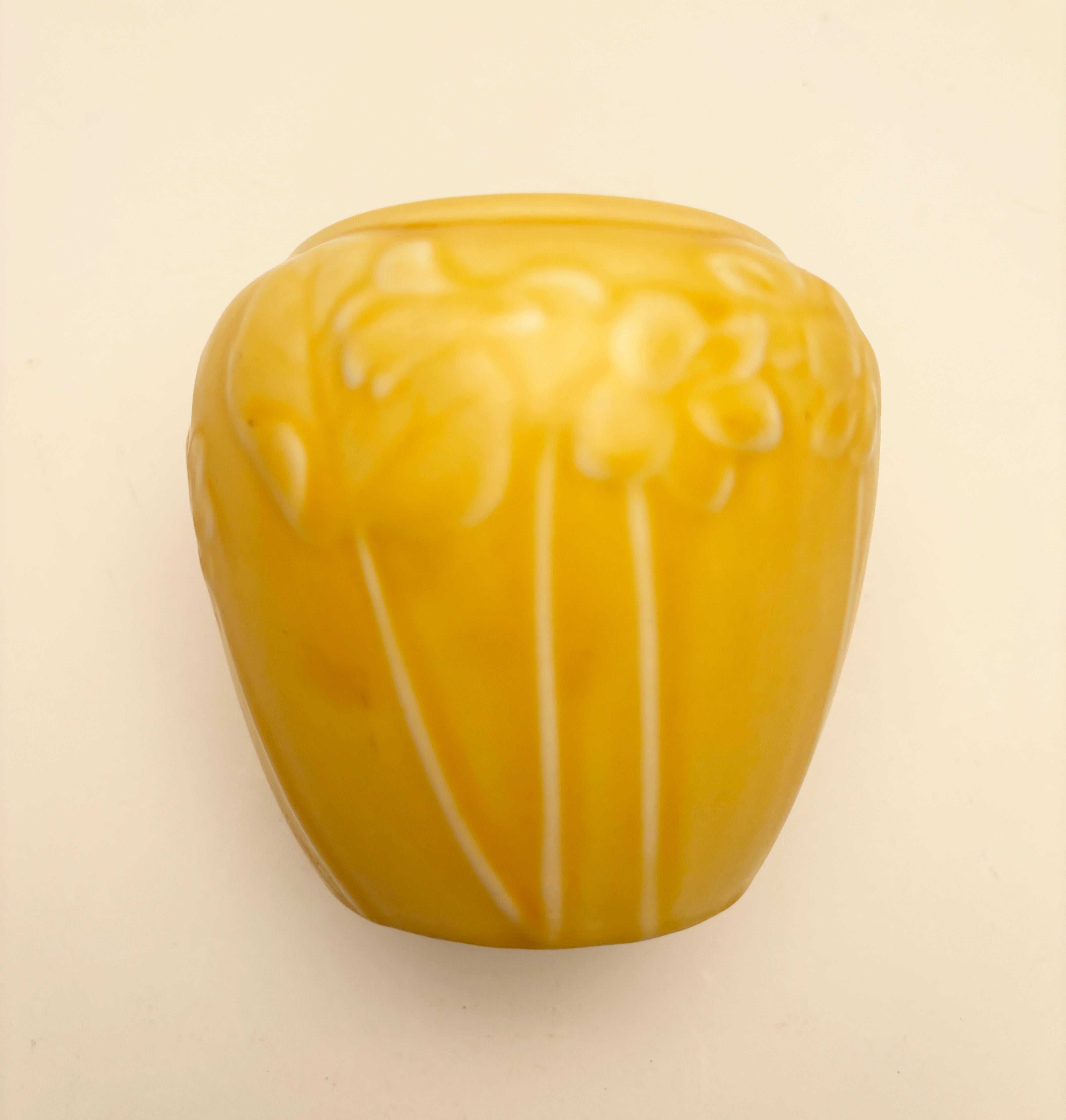 Raro vaso giallo Rookwood Violets #6432 in vendita 4