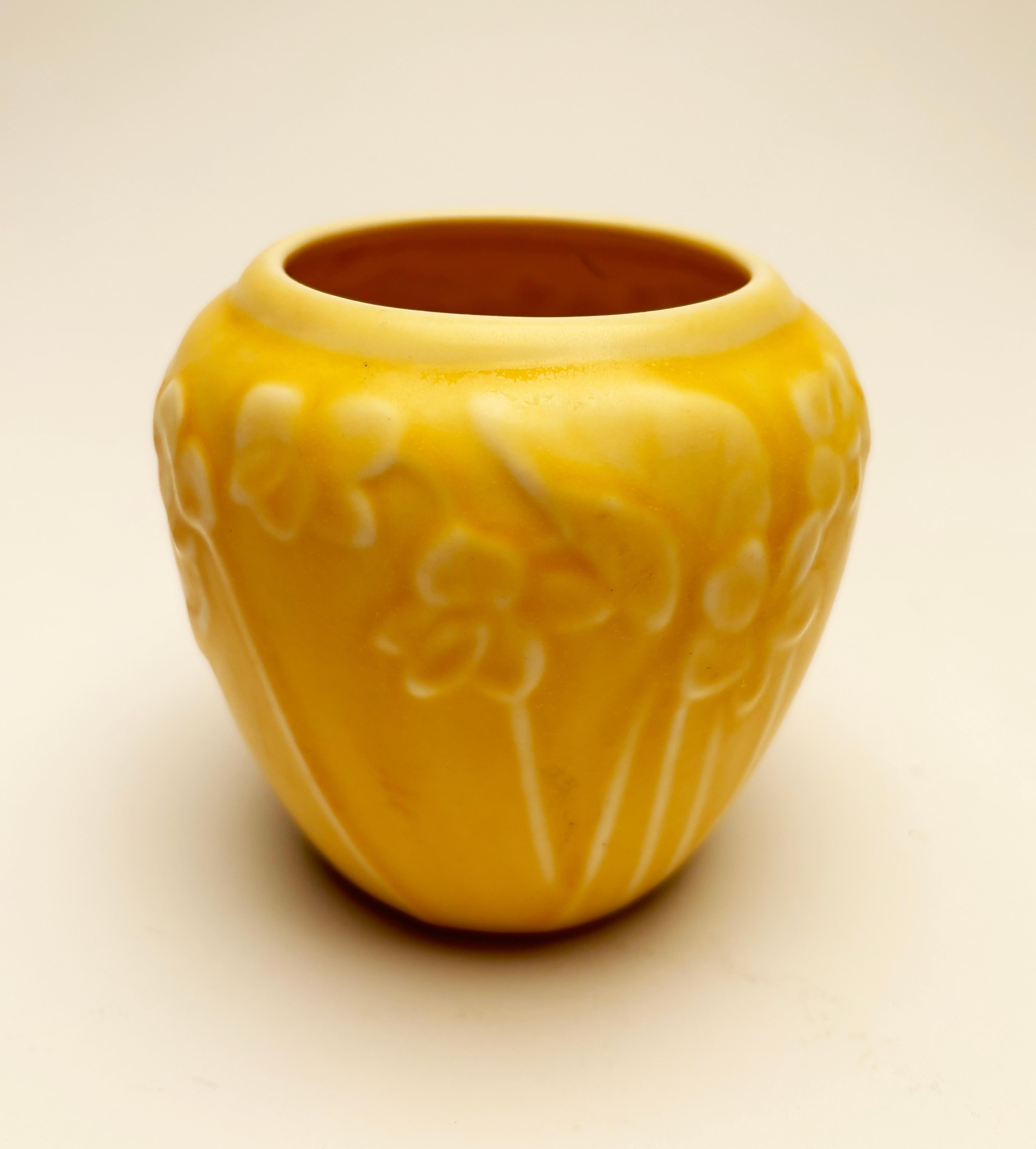 Questo raro vaso giallo Rookwood 