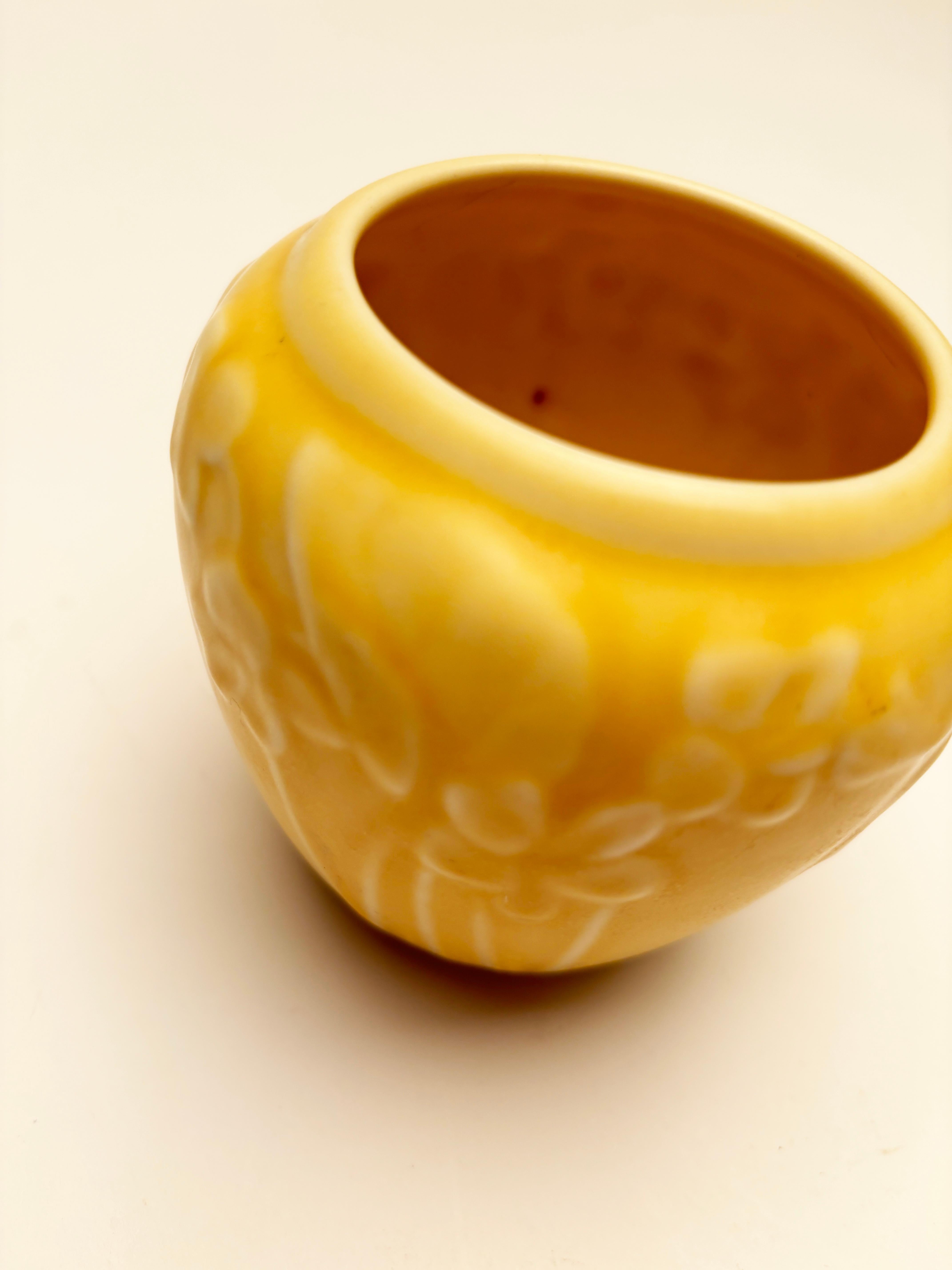 XX secolo Raro vaso giallo Rookwood Violets #6432 in vendita