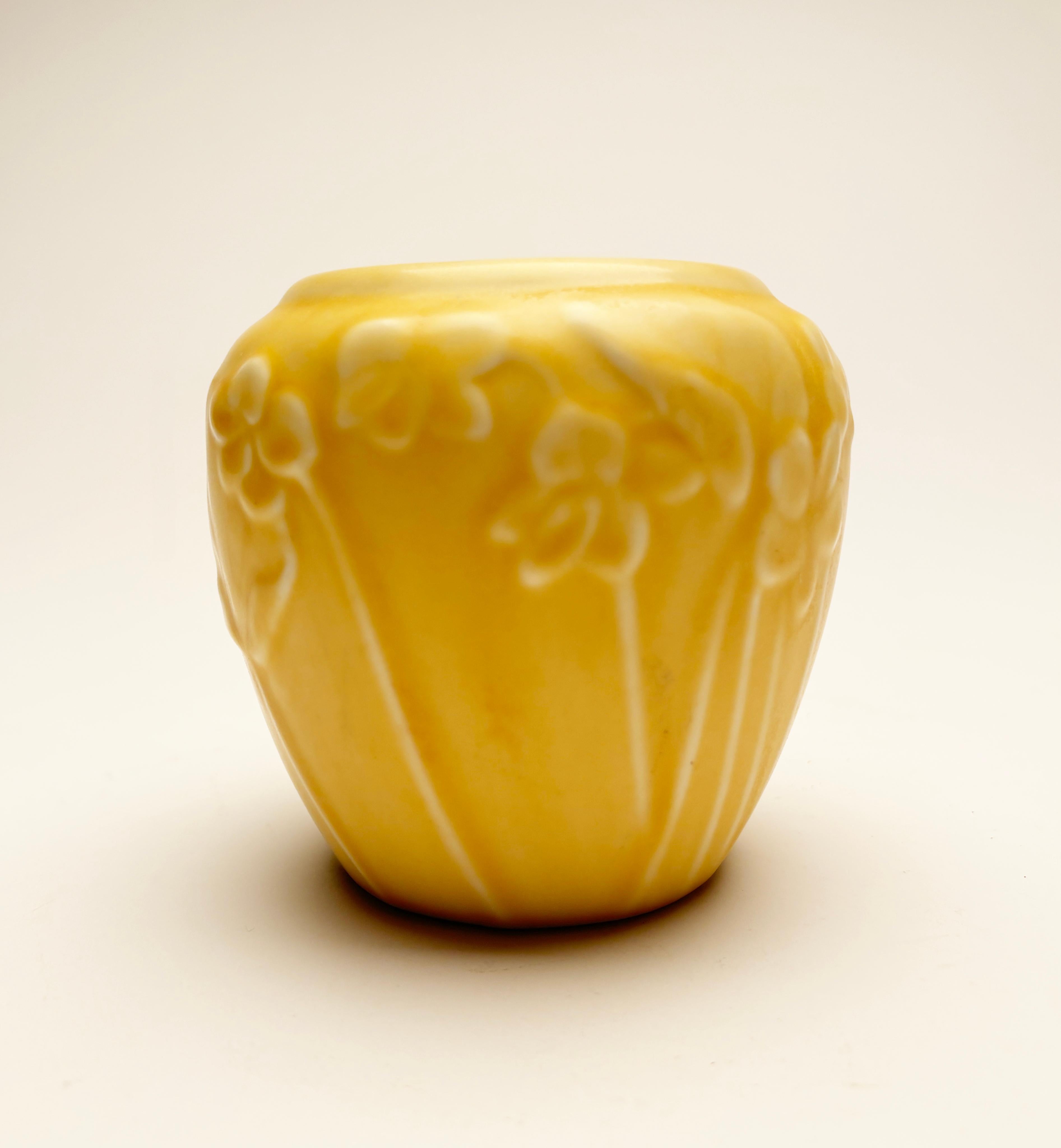 Raro vaso giallo Rookwood Violets #6432 in vendita 1