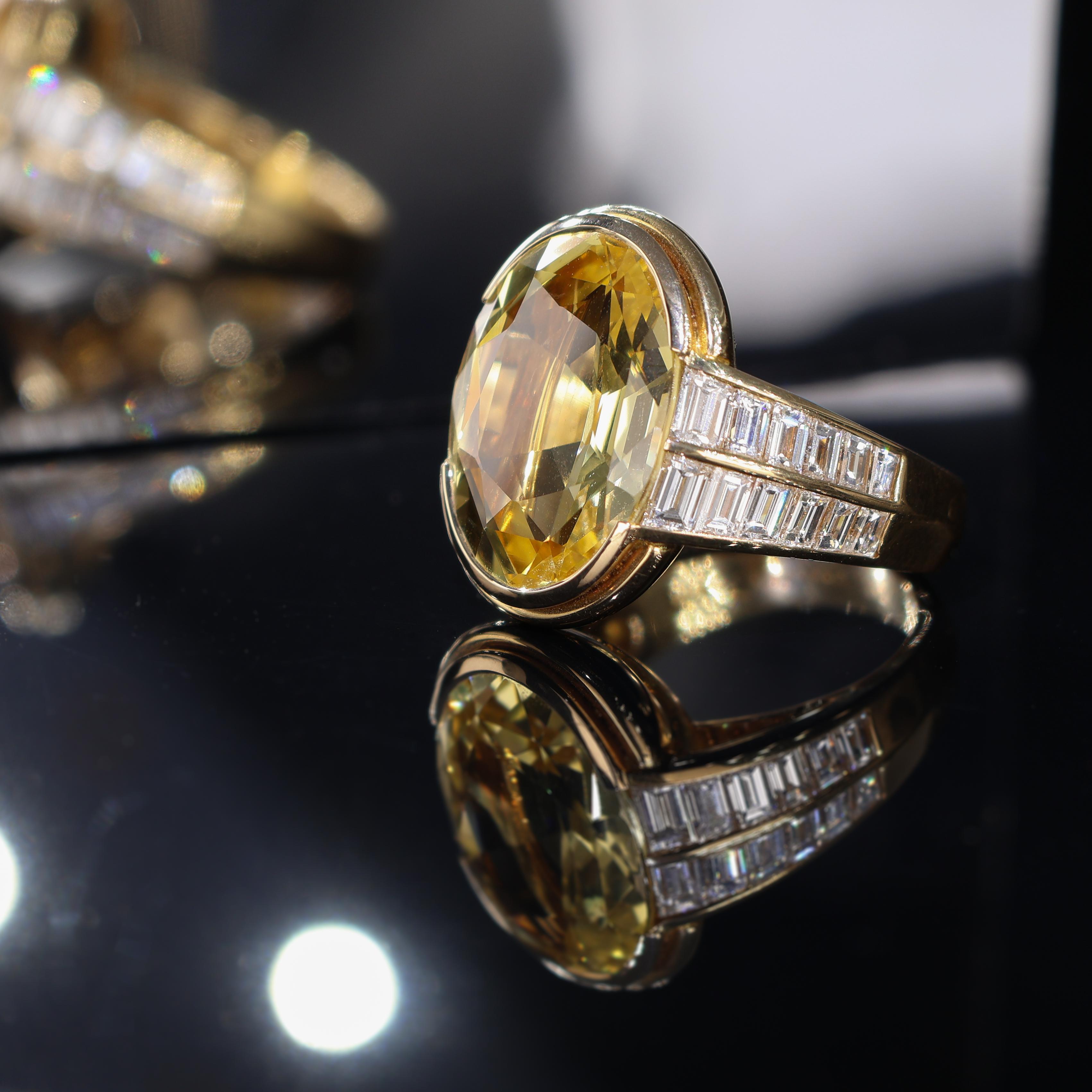 Rare Yellow Sapphire 17 carats Gold Ring Untreated No heat with Diamonds For Sale 6