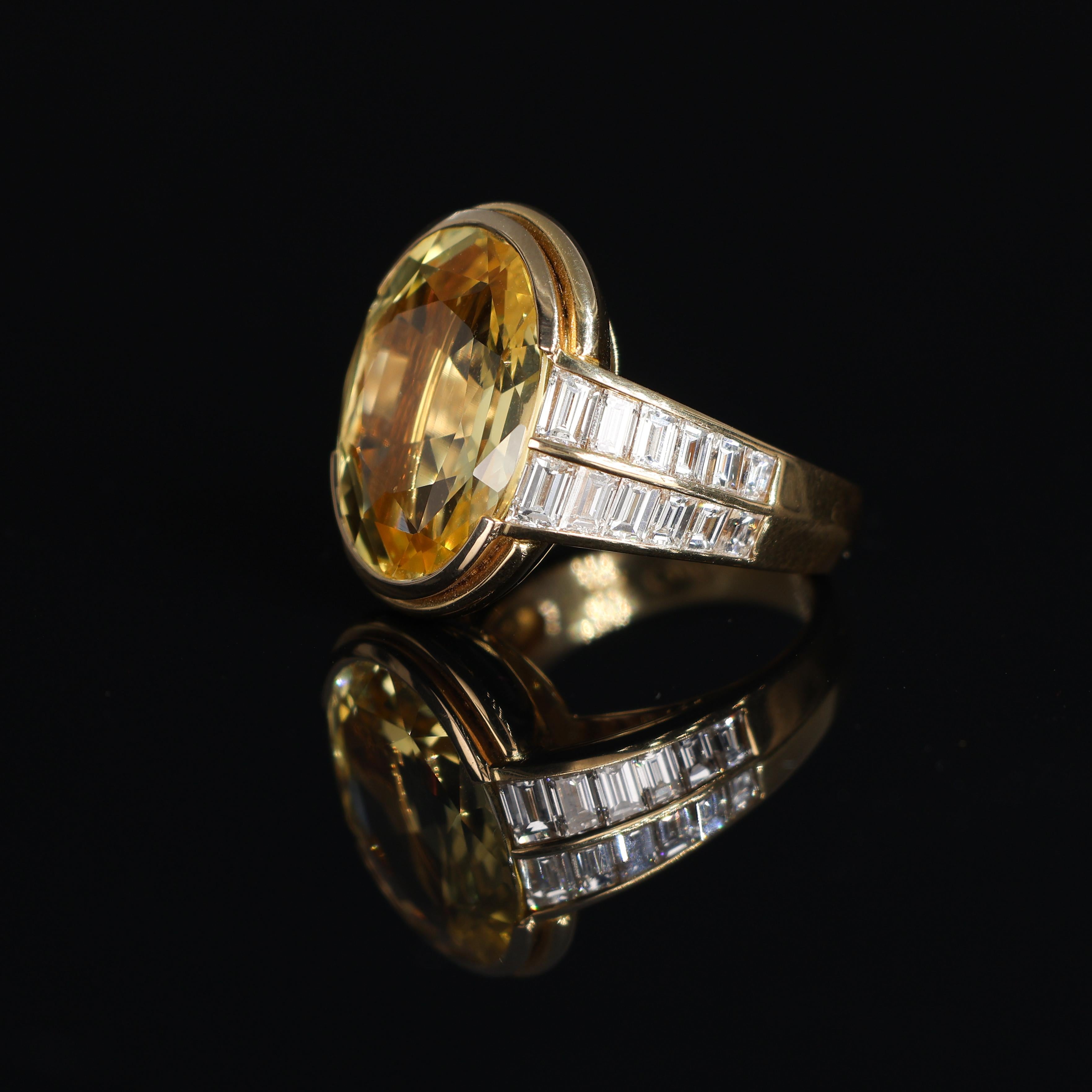 Rare Yellow Sapphire 17 carats Gold Ring Untreated No heat with Diamonds For Sale 7