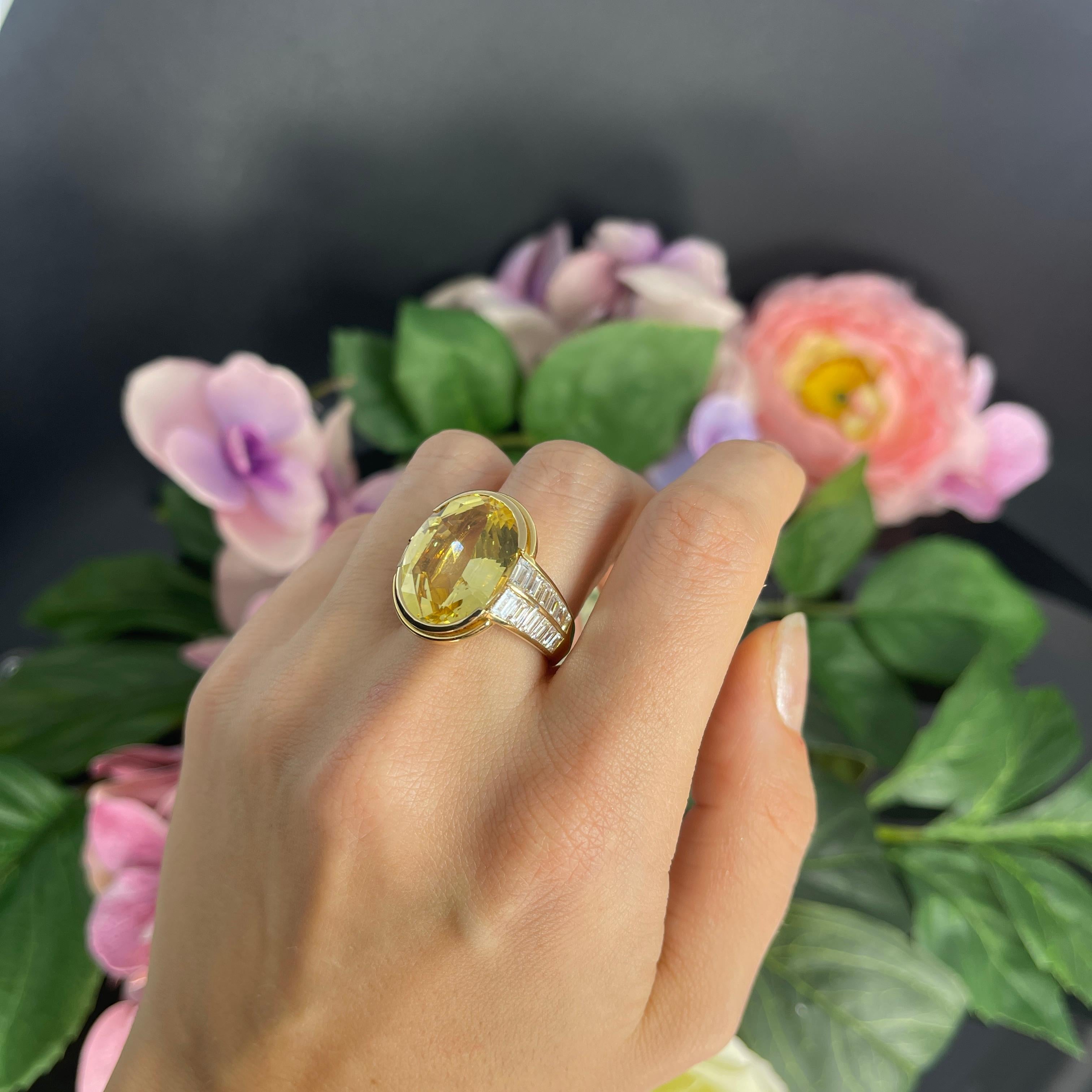 Rare Yellow Sapphire 17 carats Gold Ring Untreated No heat with Diamonds For Sale 12