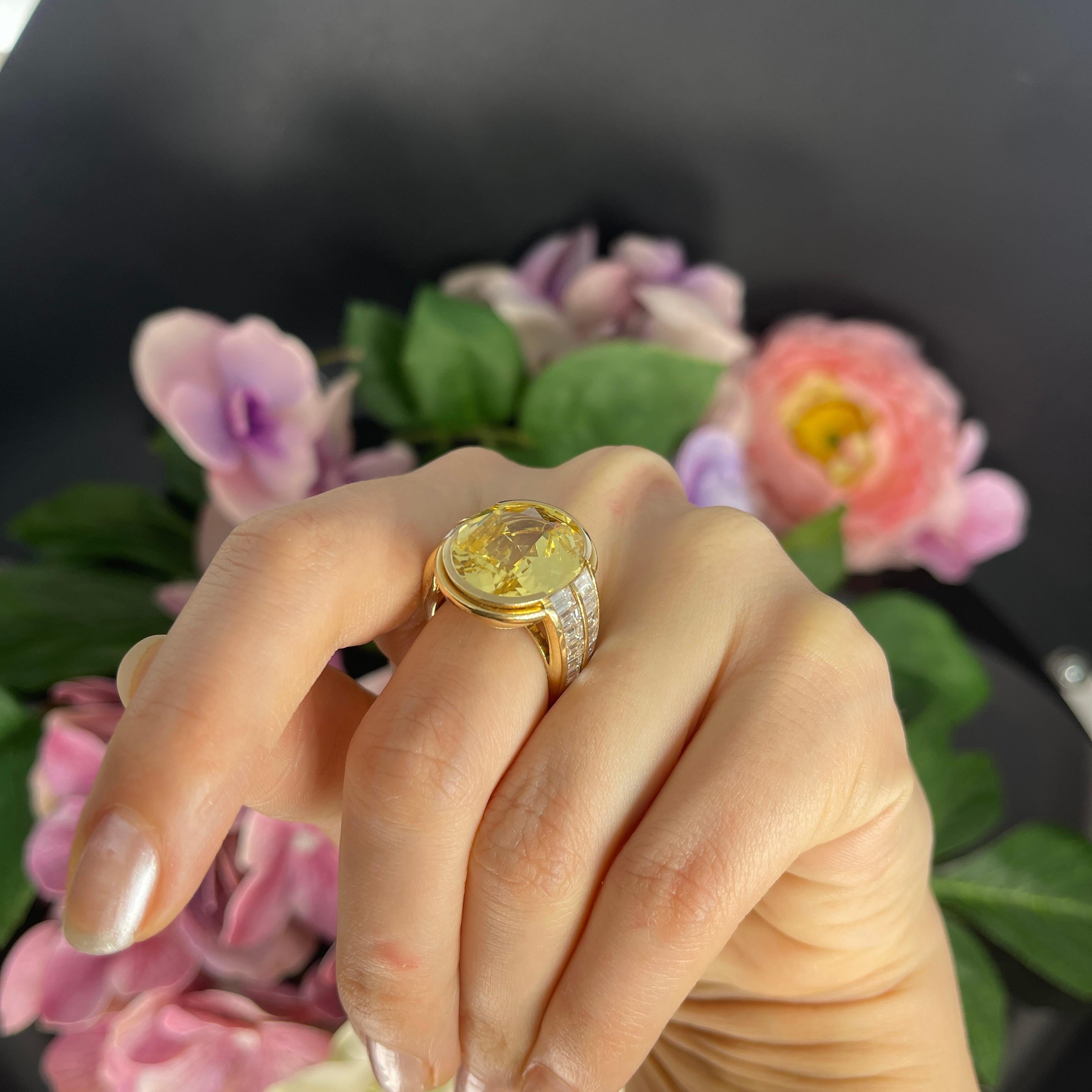 Rare Yellow Sapphire 17 carats Gold Ring Untreated No heat with Diamonds For Sale 13