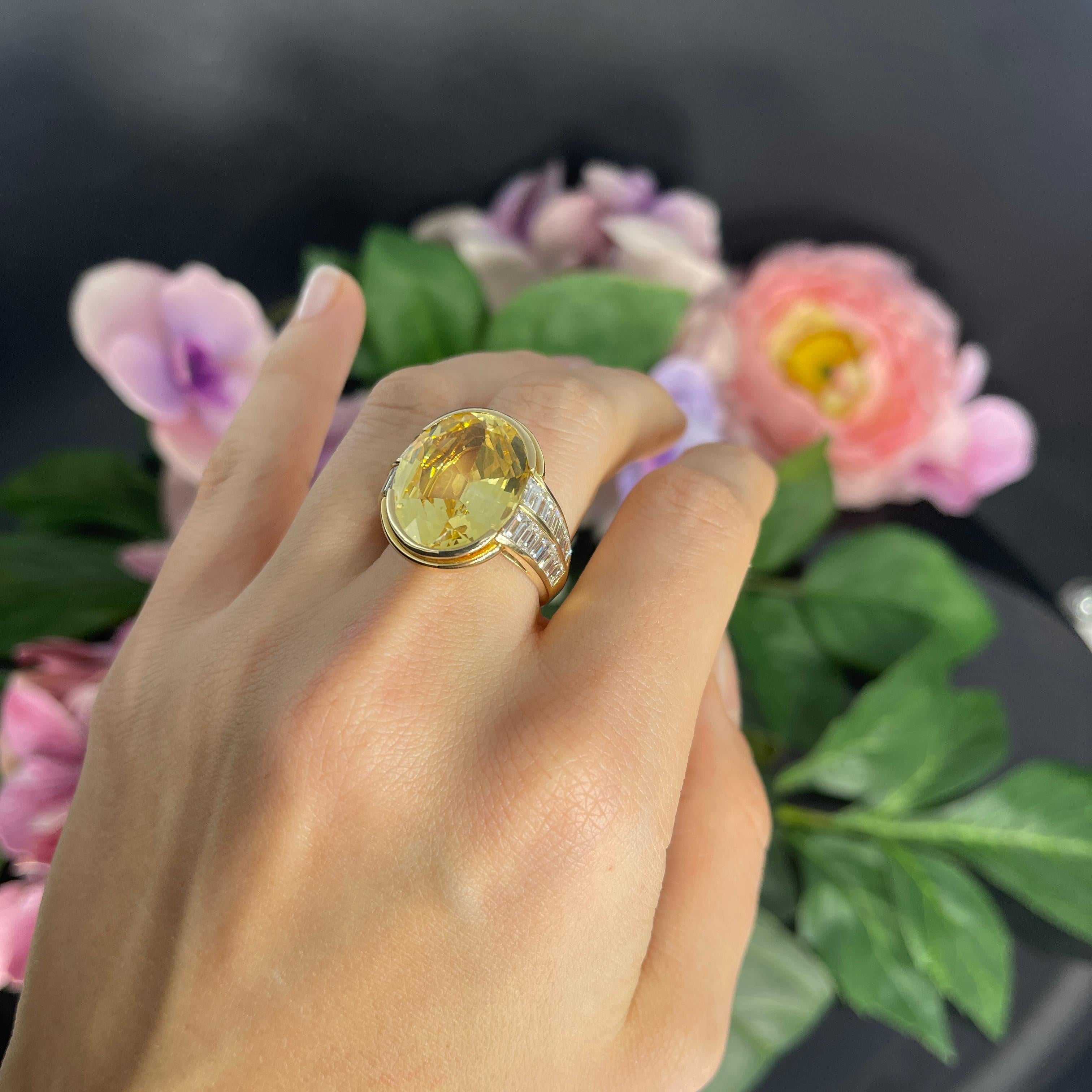 Rare Yellow Sapphire 17 carats Gold Ring Untreated No heat with Diamonds For Sale 14