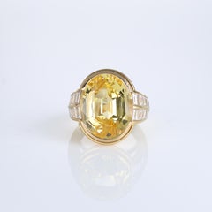 Rare Yellow Sapphire 17 carats Gold Ring Untreated No heat with Diamonds