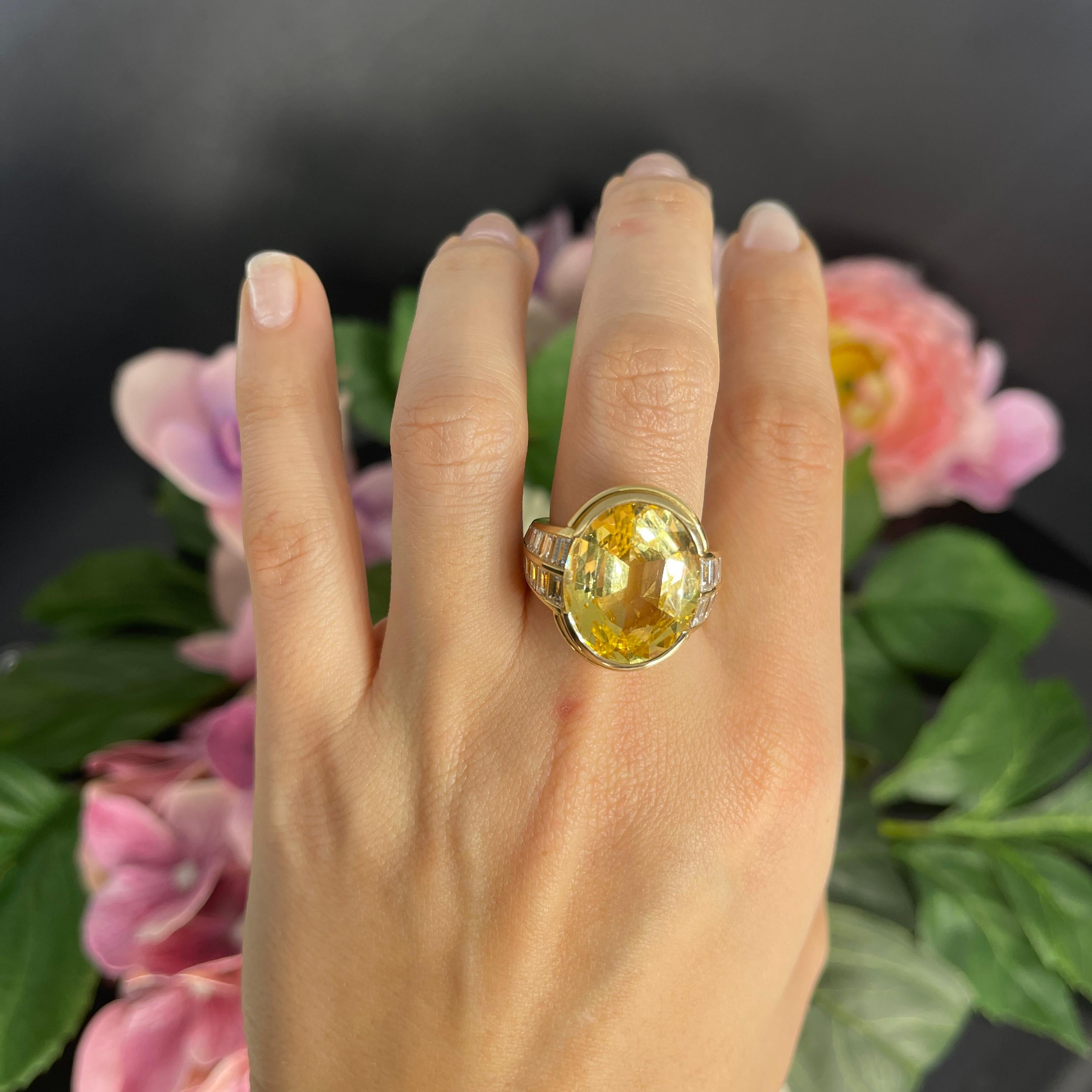 Rare Yellow Sapphire 17 carats Gold Ring Untreated No heat with Diamonds For Sale 15