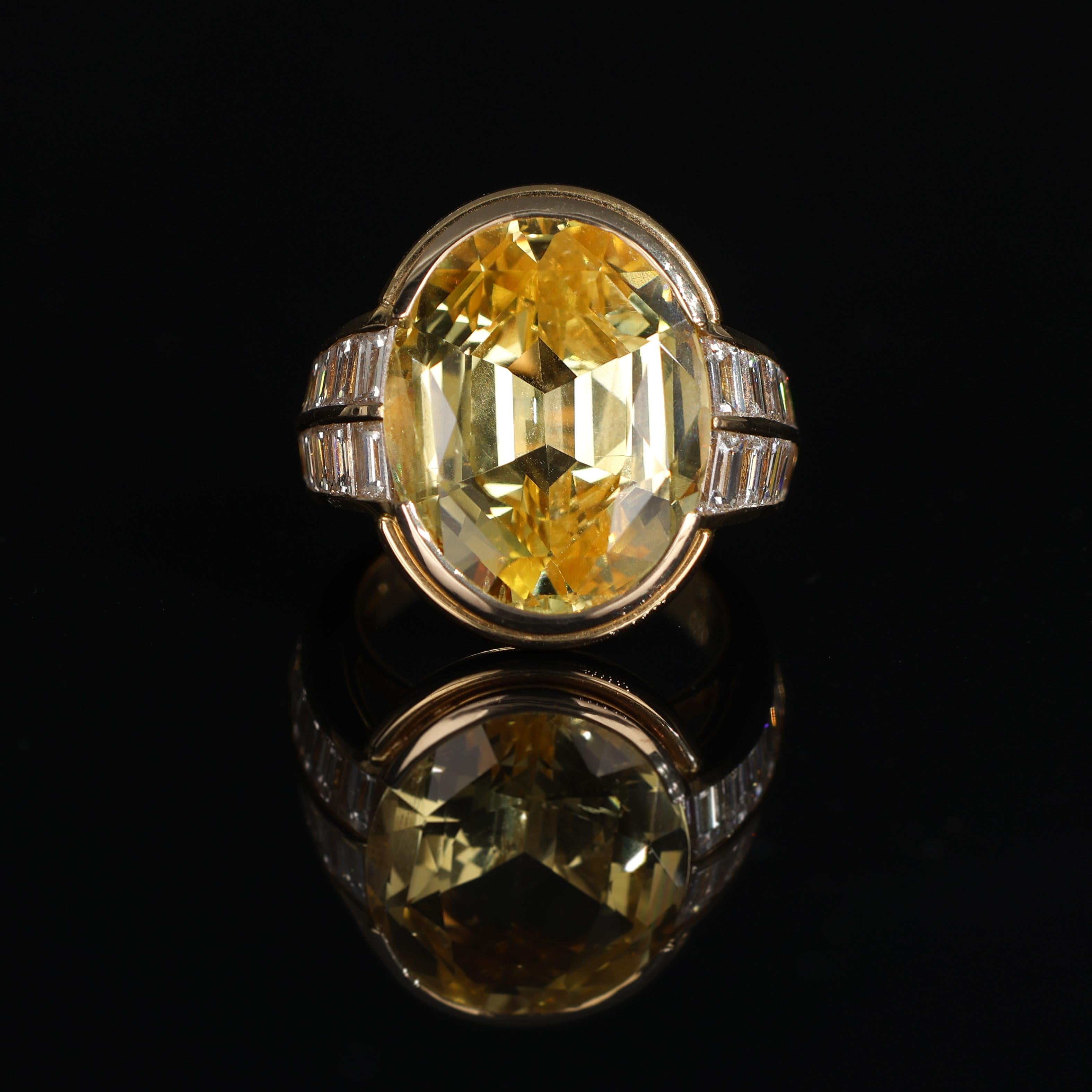 Rare Yellow Sapphire 17 carats Gold Ring Untreated No heat with Diamonds For Sale 3