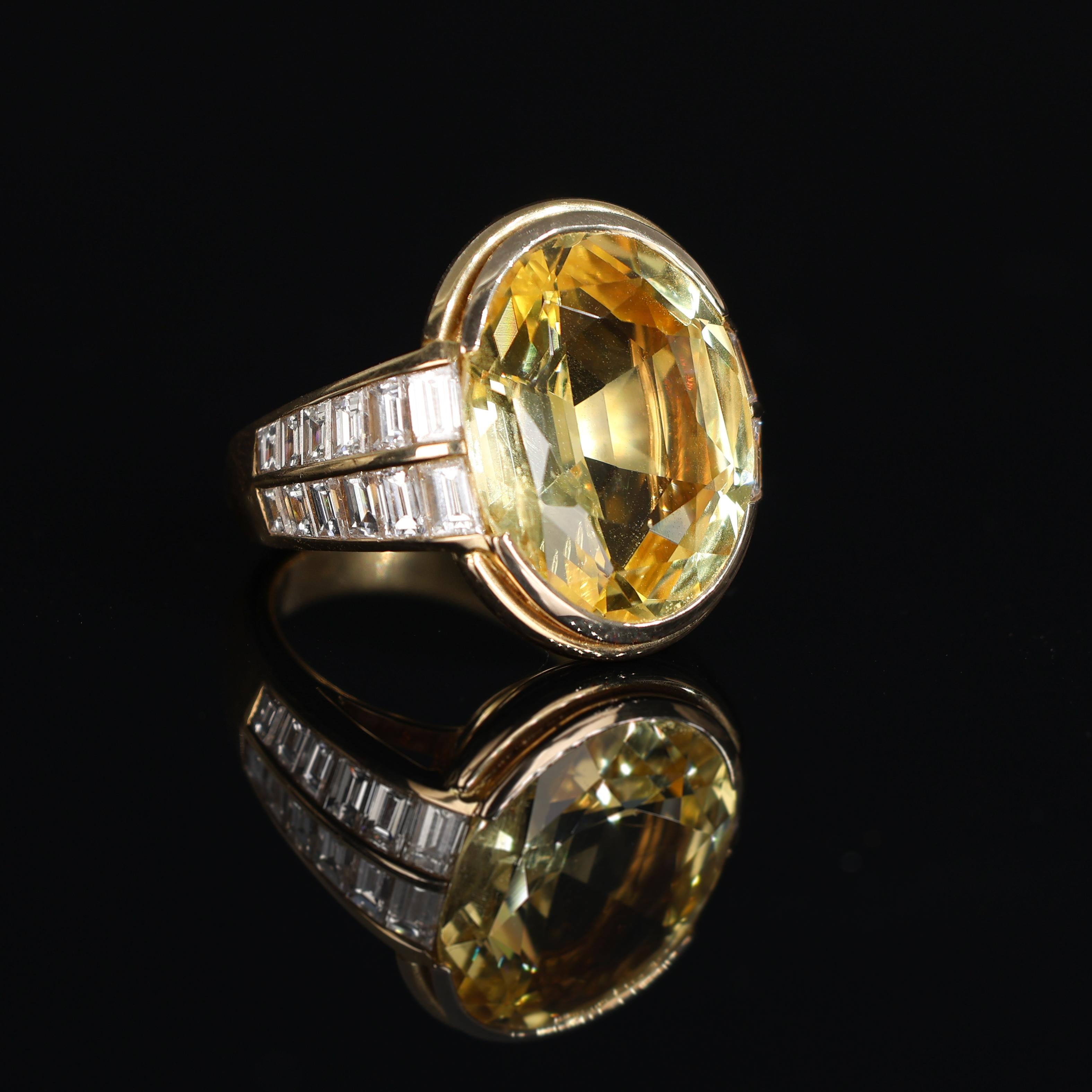 Rare Yellow Sapphire 17 carats Gold Ring Untreated No heat with Diamonds For Sale 4