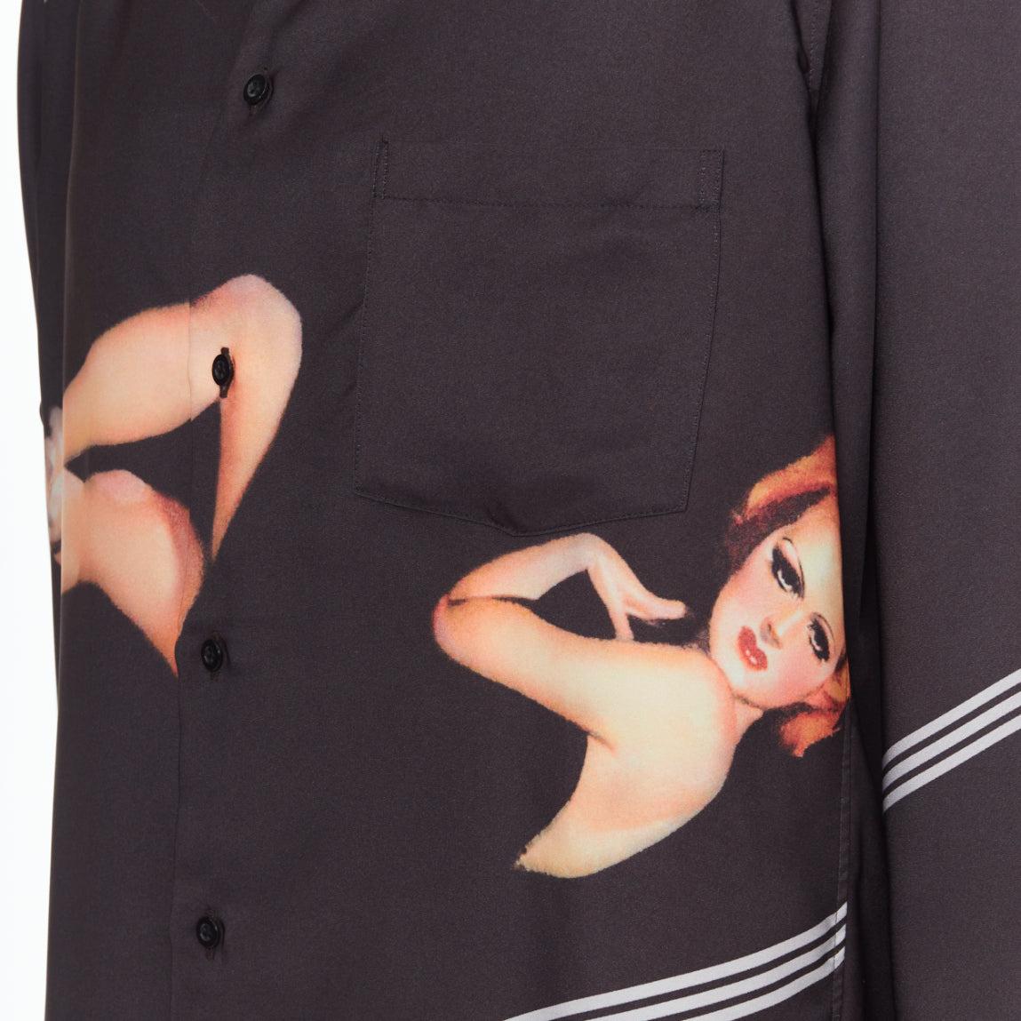 rare YOHJI YAMAMOTO 2001 Vintage black nude pinup girl print shirt JP3 L
Reference: PRWU/A00072
Brand: Yohji Yamamoto
Collection: AW2001
Material: Polyester
Color: Black, Nude
Pattern: Photographic Print
Closure: Button
Extra Details: Yohji Yamamoto