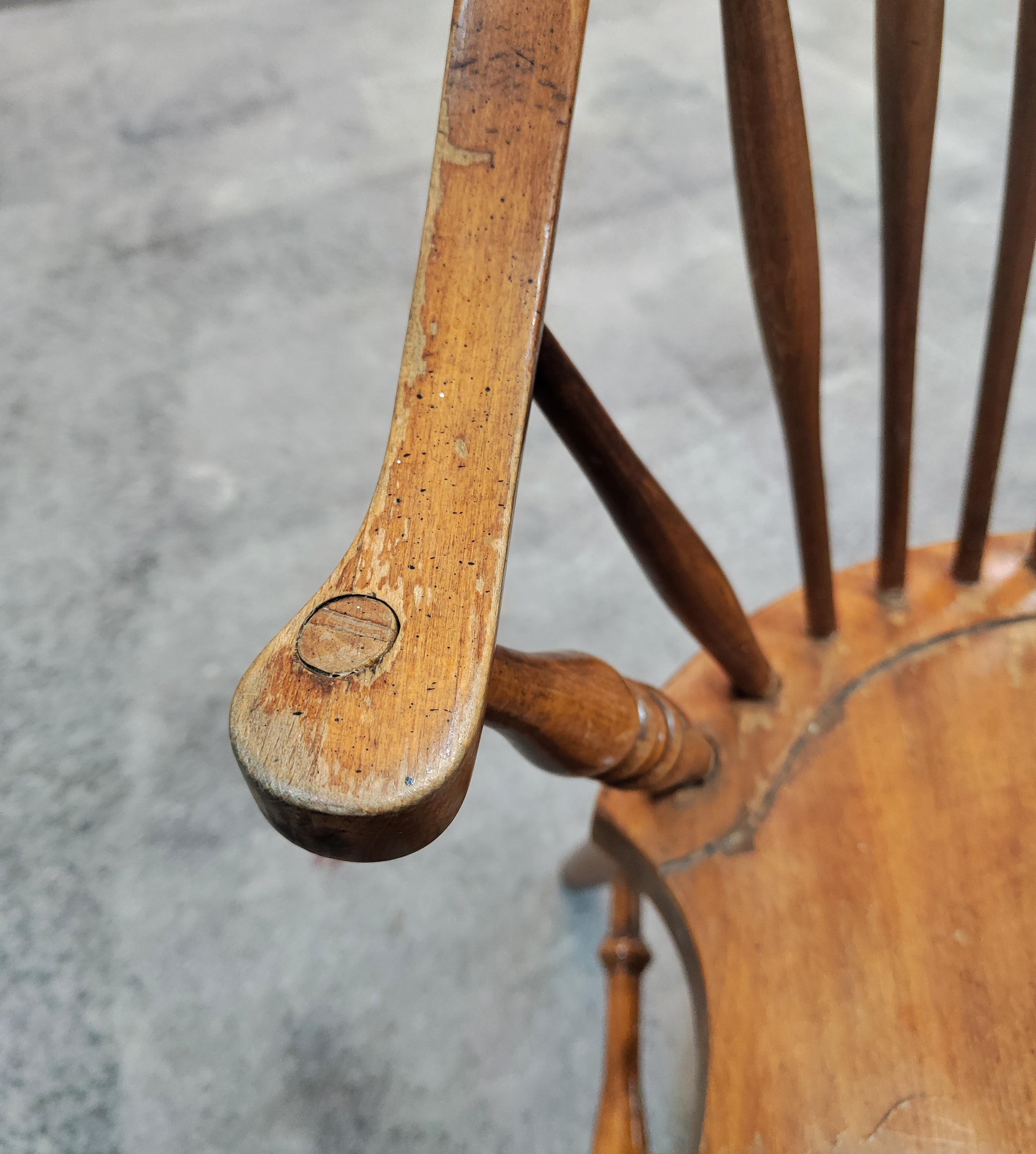 1 of 20 Windsor Tall Spindle Back Armchair in Beech, Yugoslavia 1950s In Good Condition For Sale In Beograd, RS