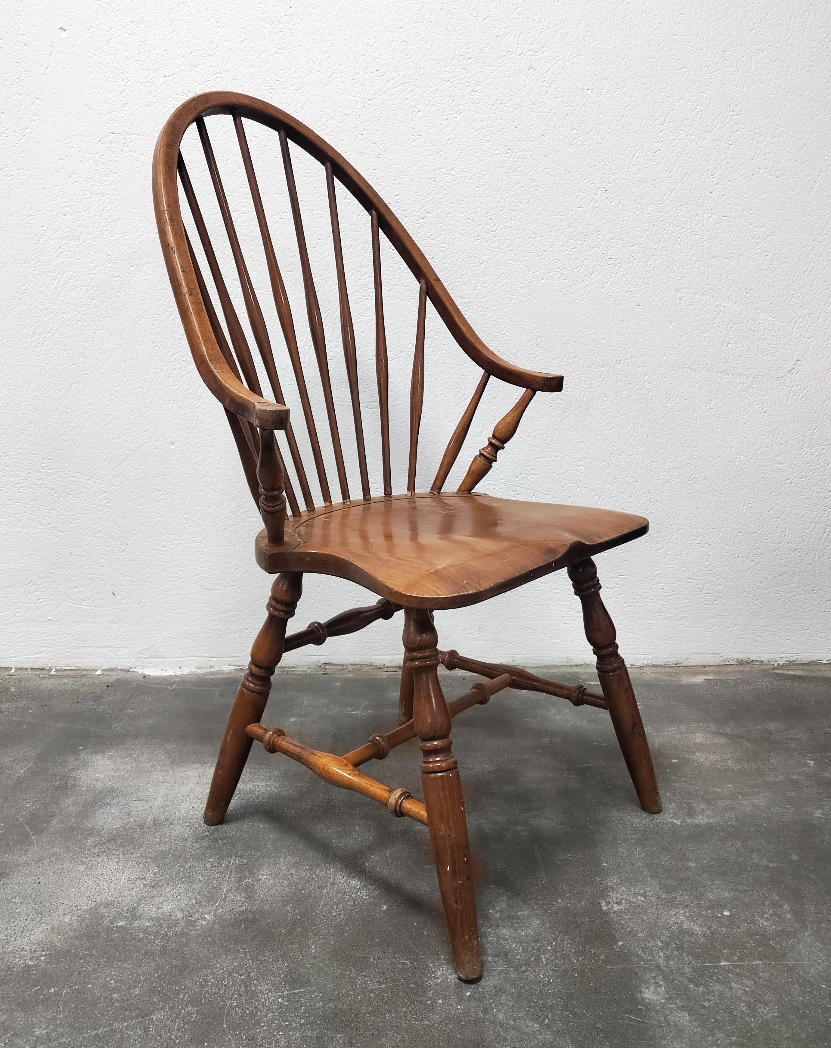 Rare fauteuil Windsor yougoslave à dossier en fuseau en hêtre, Slovénie années 1950 en vente 2