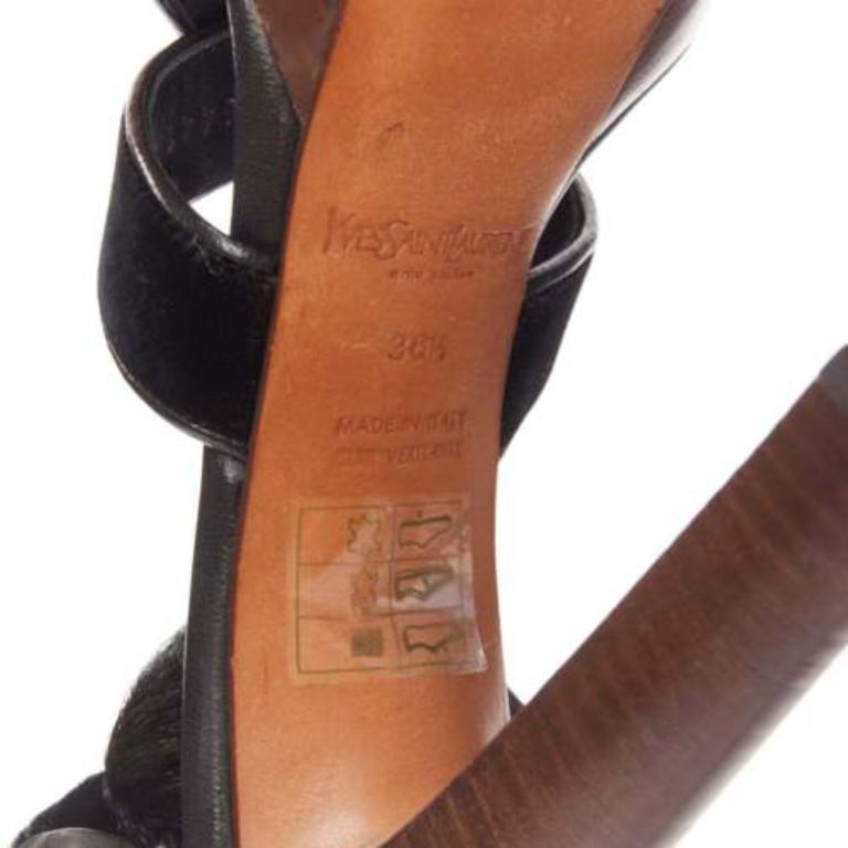YVES SAINT LAURENT Tom Ford 2002 Runway talons à plateforme en fourrure à griffes noires EU36,5 rare en vente 6