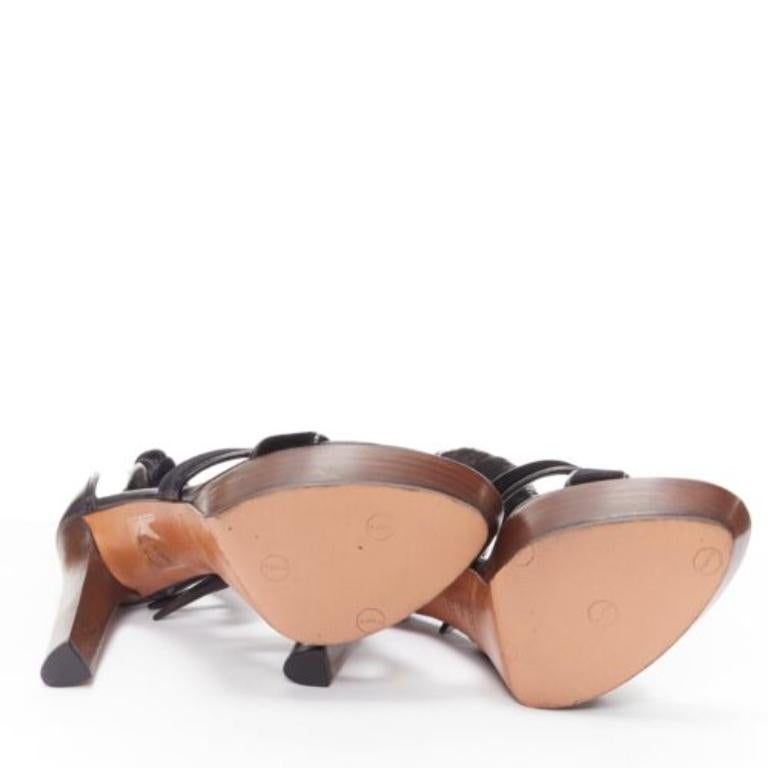 YVES SAINT LAURENT Tom Ford 2002 Runway talons à plateforme en fourrure à griffes noires EU36,5 rare en vente 7