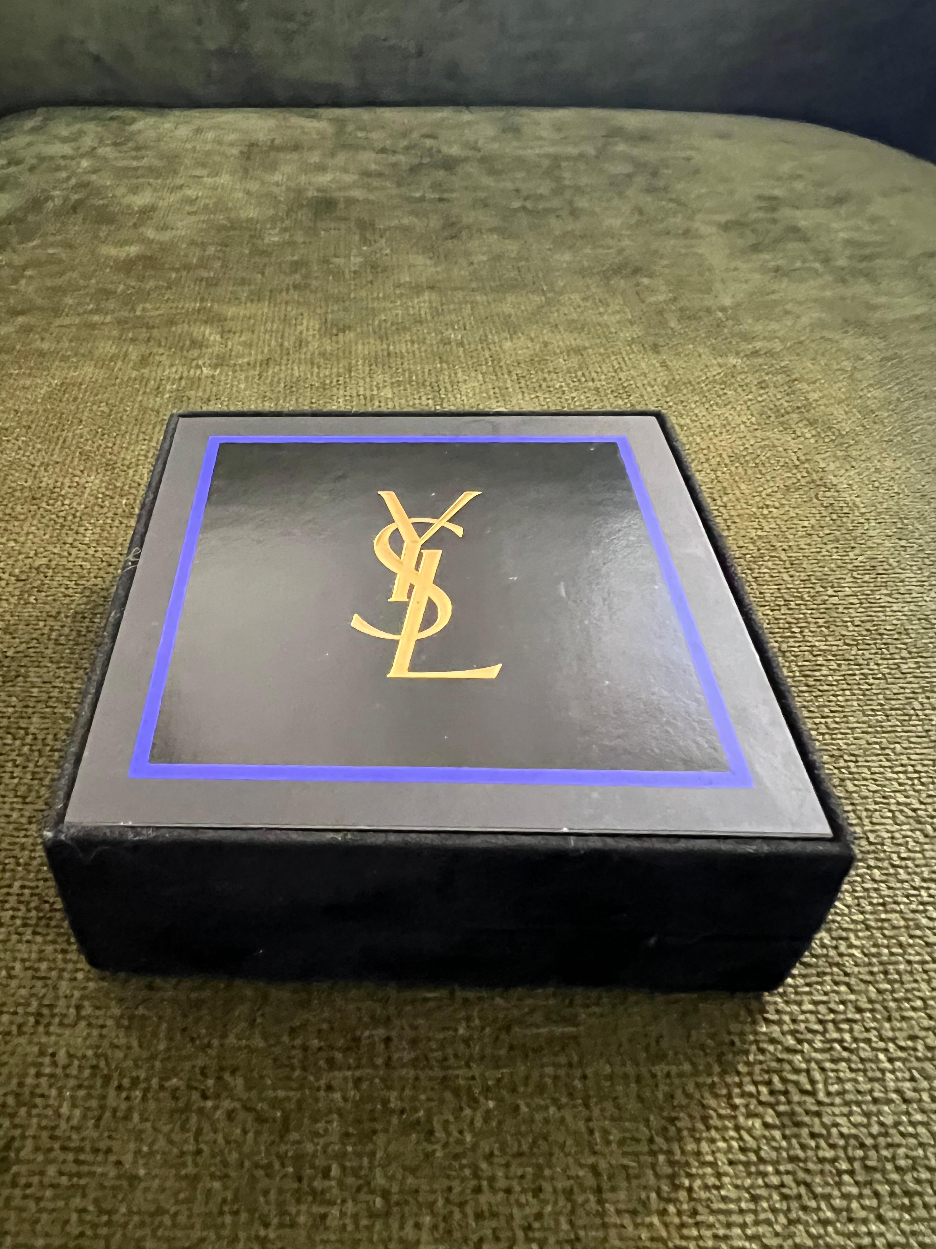 YVES SAINT LAURENT YSL Boutons de manchette rares en plaqué or dans leur boîtier d'origine en velours bleu en vente 5