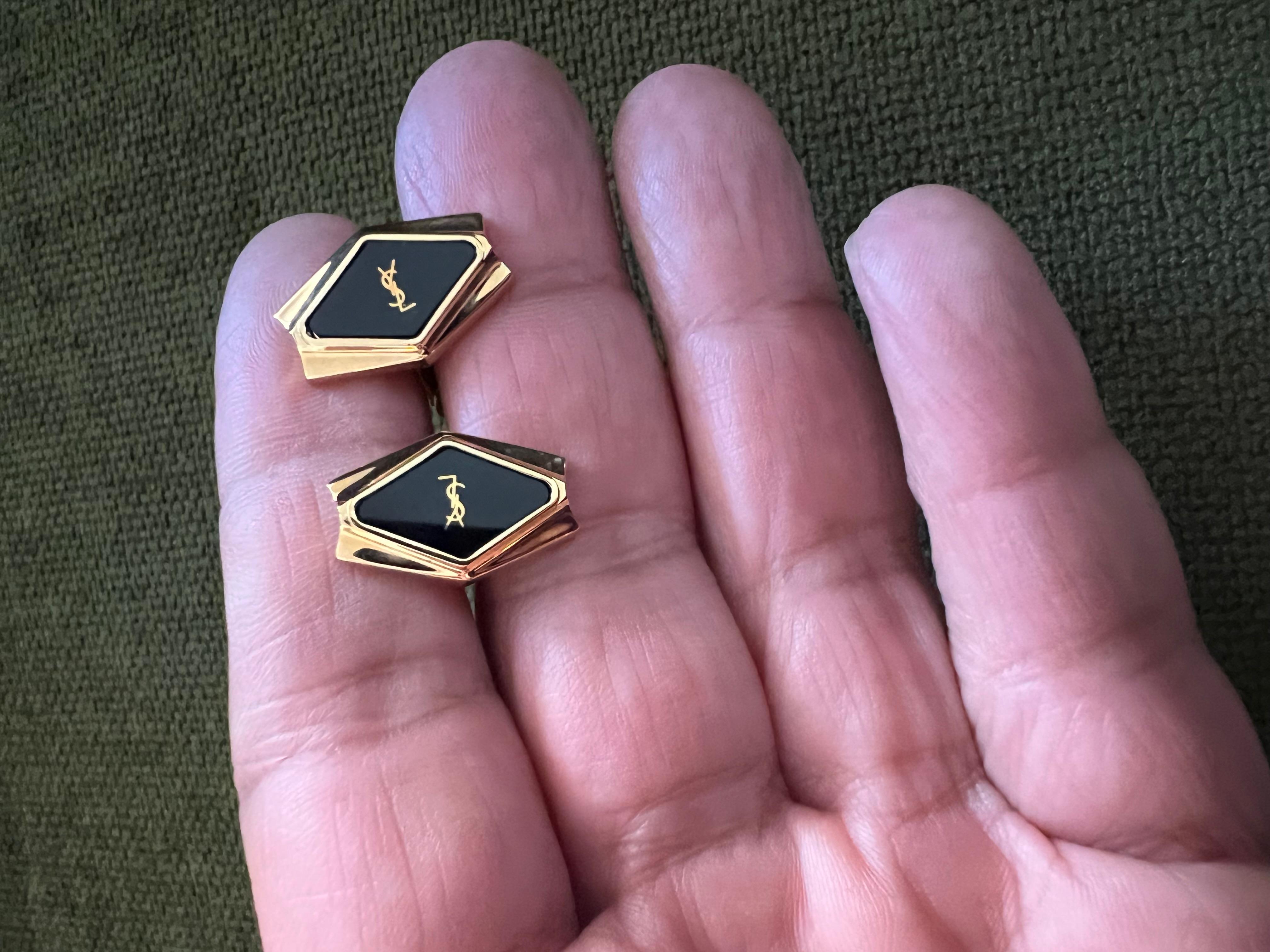YVES SAINT LAURENT YSL Boutons de manchette rares en plaqué or dans leur boîtier d'origine en velours bleu en vente 3