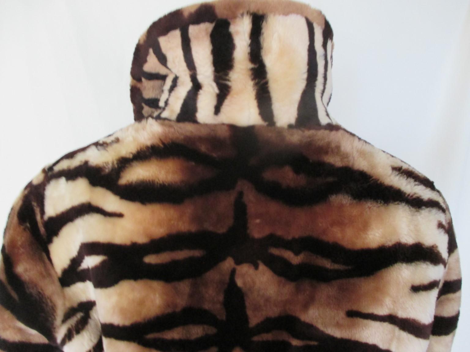 Manteau en fourrure de castor rasé imprimé tigre Bon état à Amsterdam, NL