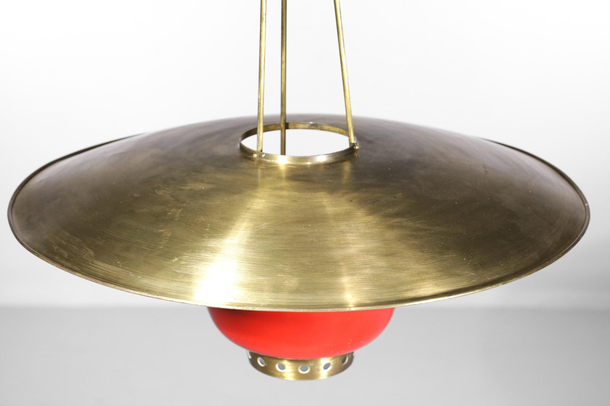 Italian hanging lamp from the 50's attributed to Stilnovo. Solid brass bracket, arm and cup, red lacquered metal diffuser and frosted glass lens. Wiring redone, very nice patina of time on the brass, to note traces of time and use on the whole