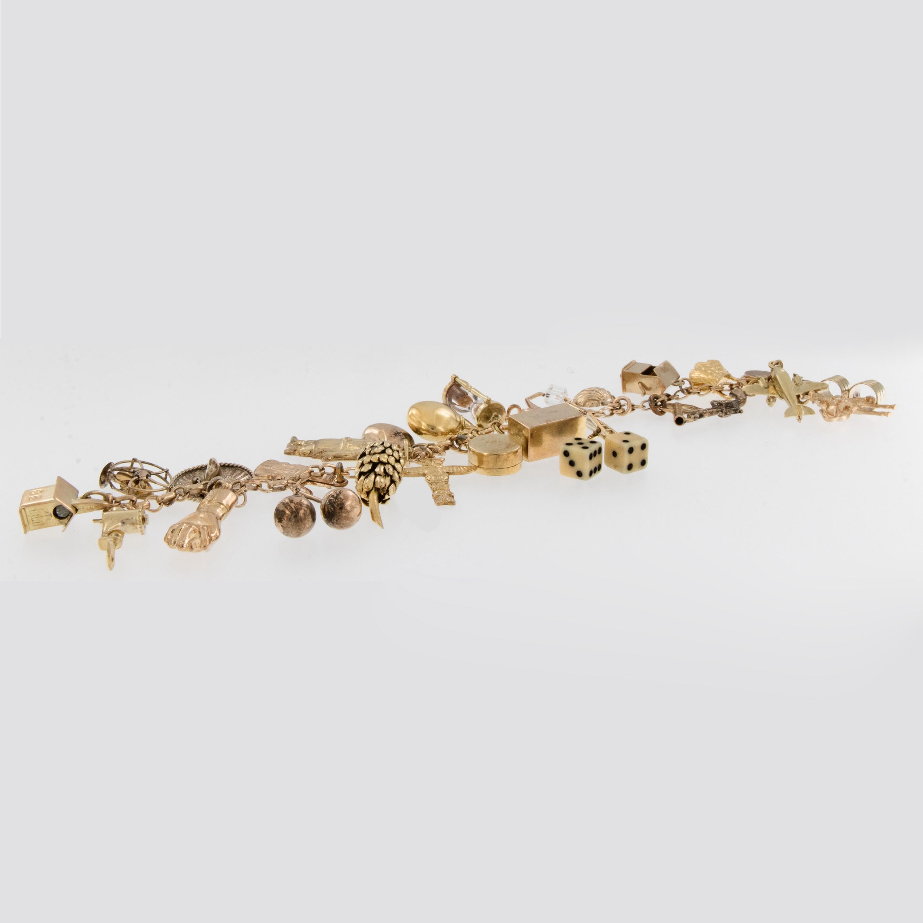 Rarement vu Bracelet à breloques original en or jaune 14 carats des années 1930 en vente 1