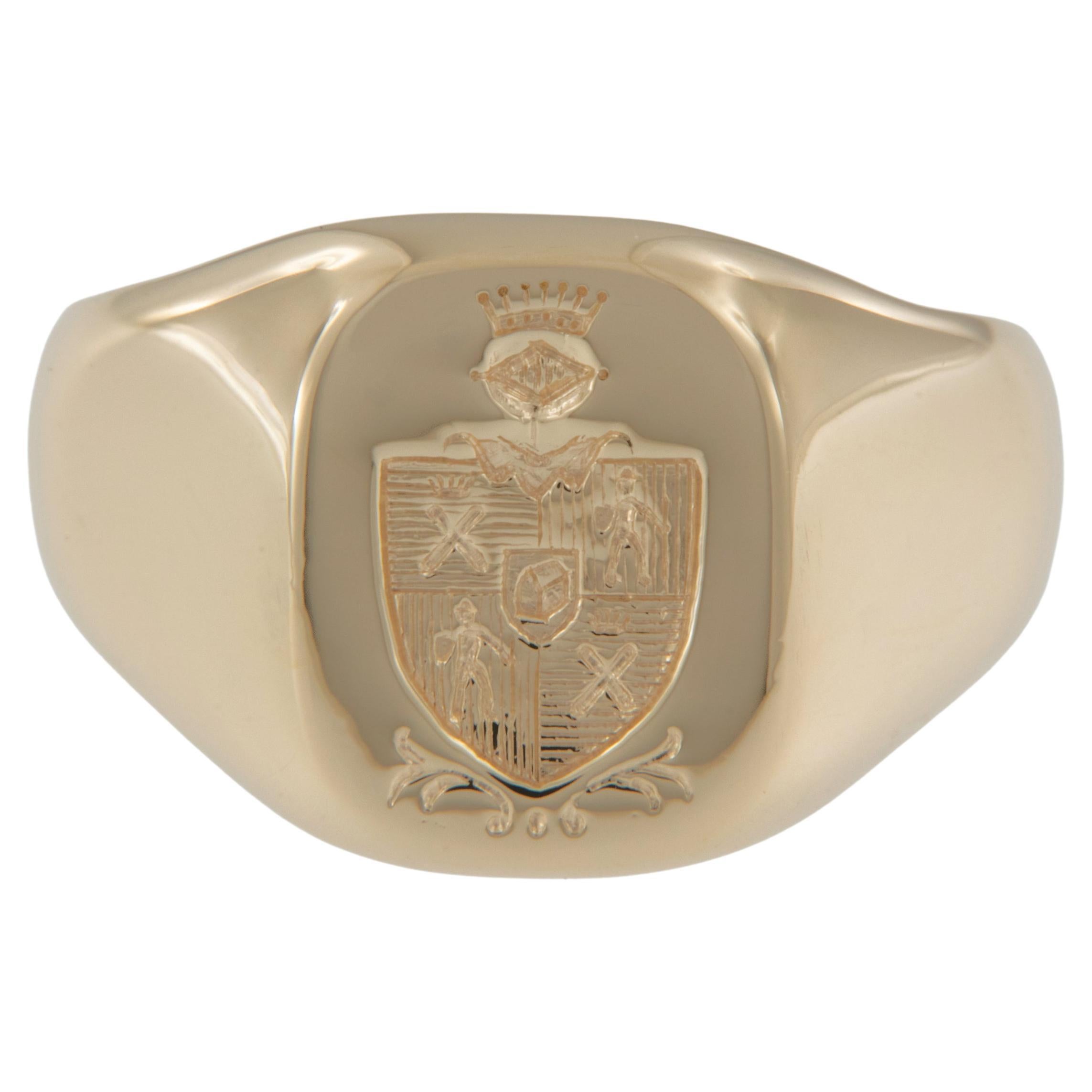 Rarely seen Vintage Tiffany & Co. 18 Karat Yellow Gold Crest Signet Seal Ring