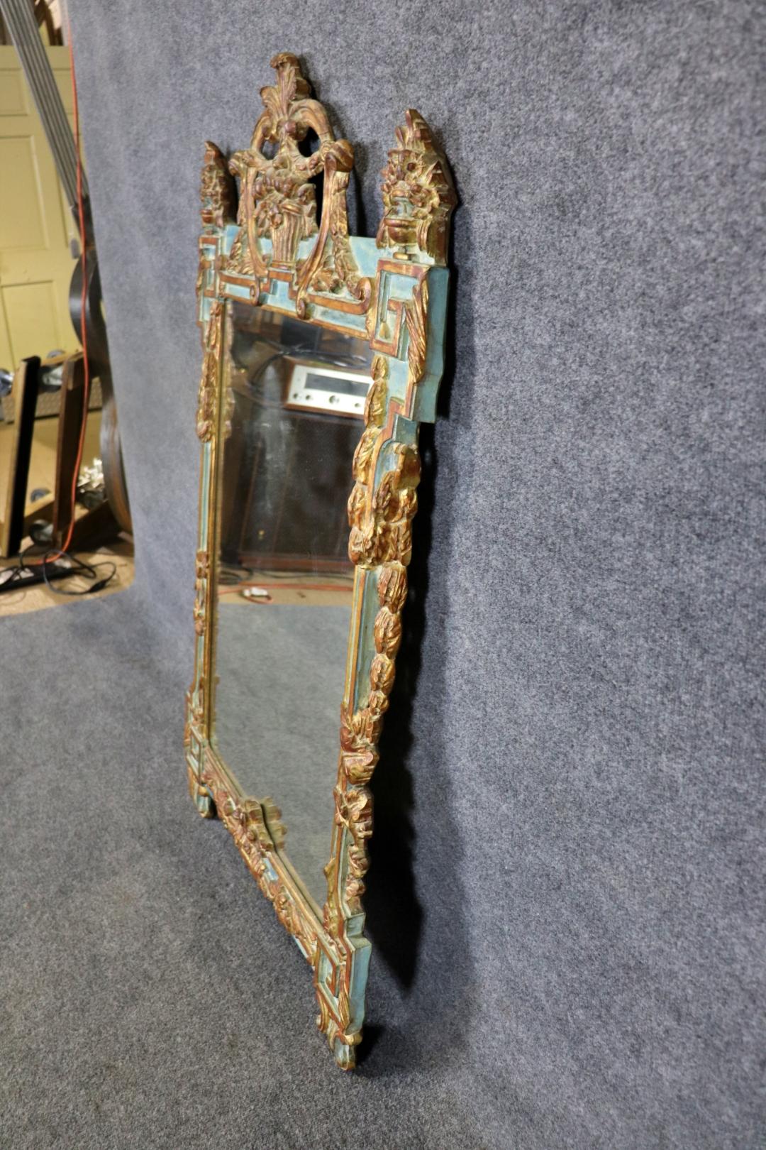 Seltener Baby Blue geschnitzt Nussbaum polychromed italienischen venezianischen Spiegel (Walnuss)