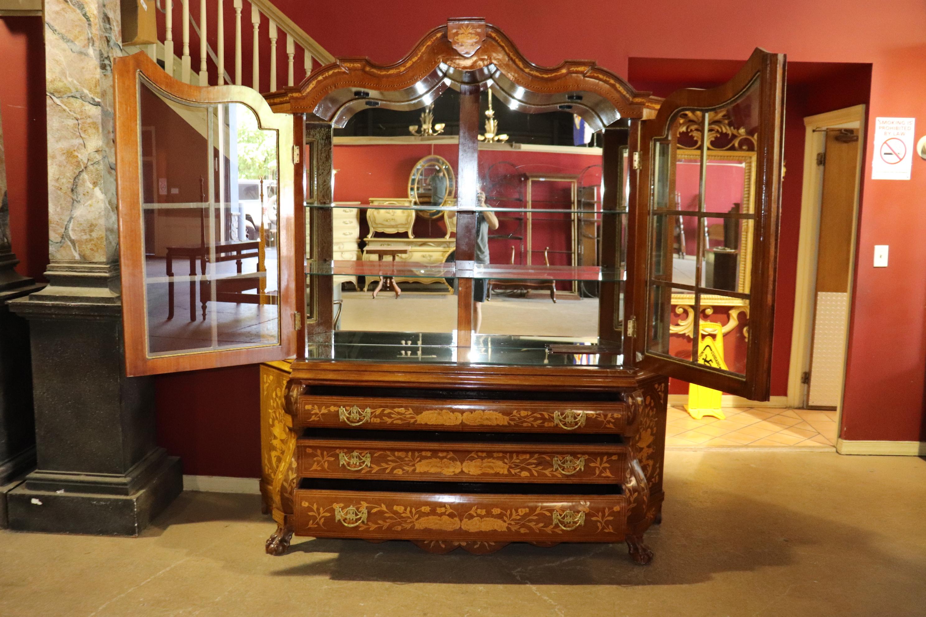 Belge Rare vitrine pour porcelaine baroque hollandaise en marqueterie de noyer et de bois satiné en vente