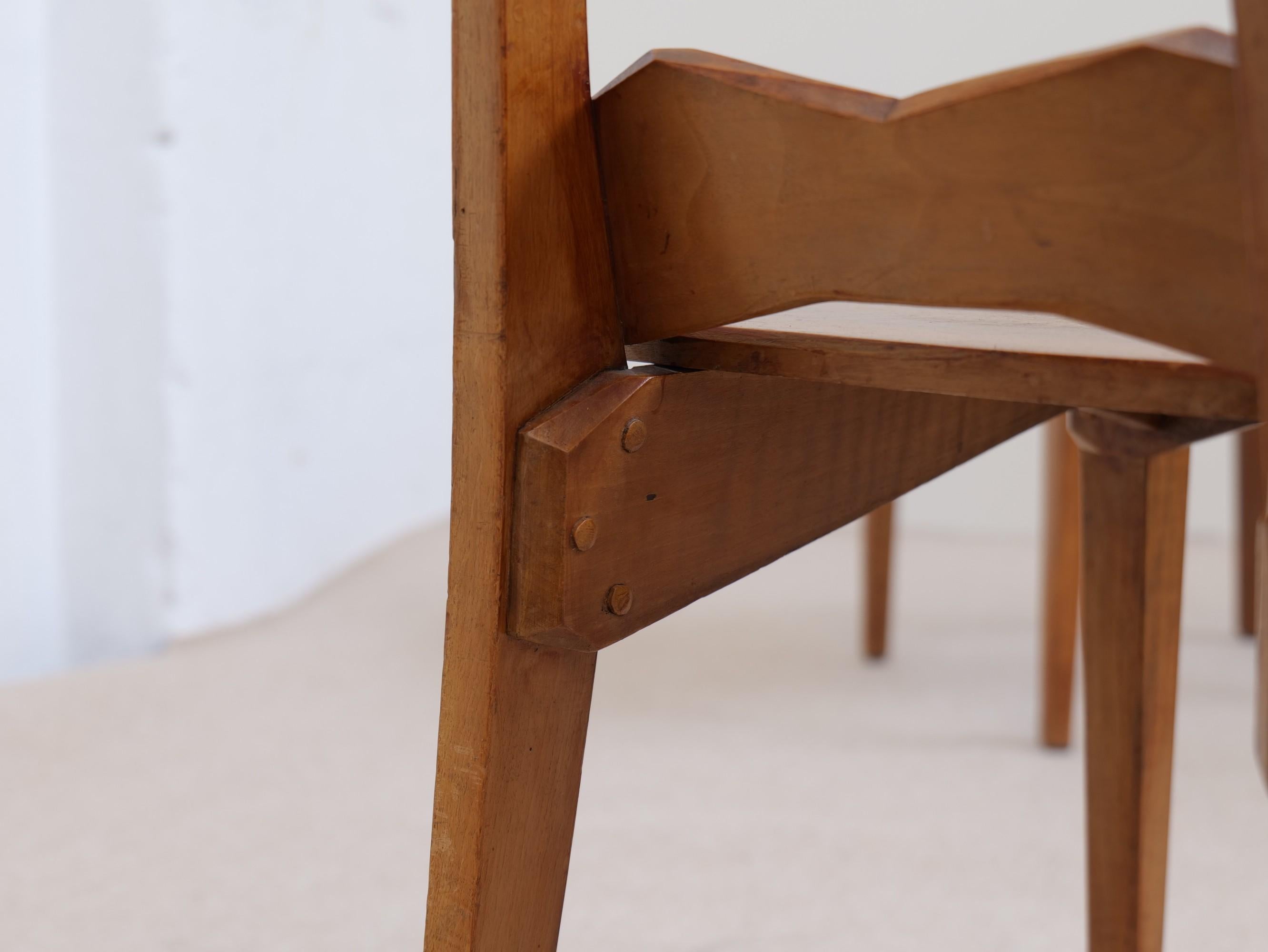 Seltene anthroposophische Stühle und Hocker von Paul Bay (Mitte des 20. Jahrhunderts) im Angebot