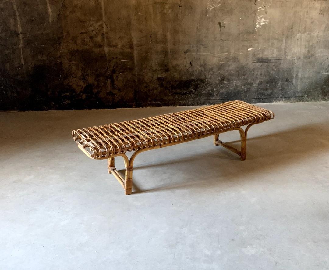 Exceptional wicker bench by Joaquim Belsa
As documented in attached original documentation on Casa Orpi in El Figaro
Joaquim Belsa Aldea Industrial designer. He studied projects at the Llotja School in Barcelona. He began his career as a draftsman