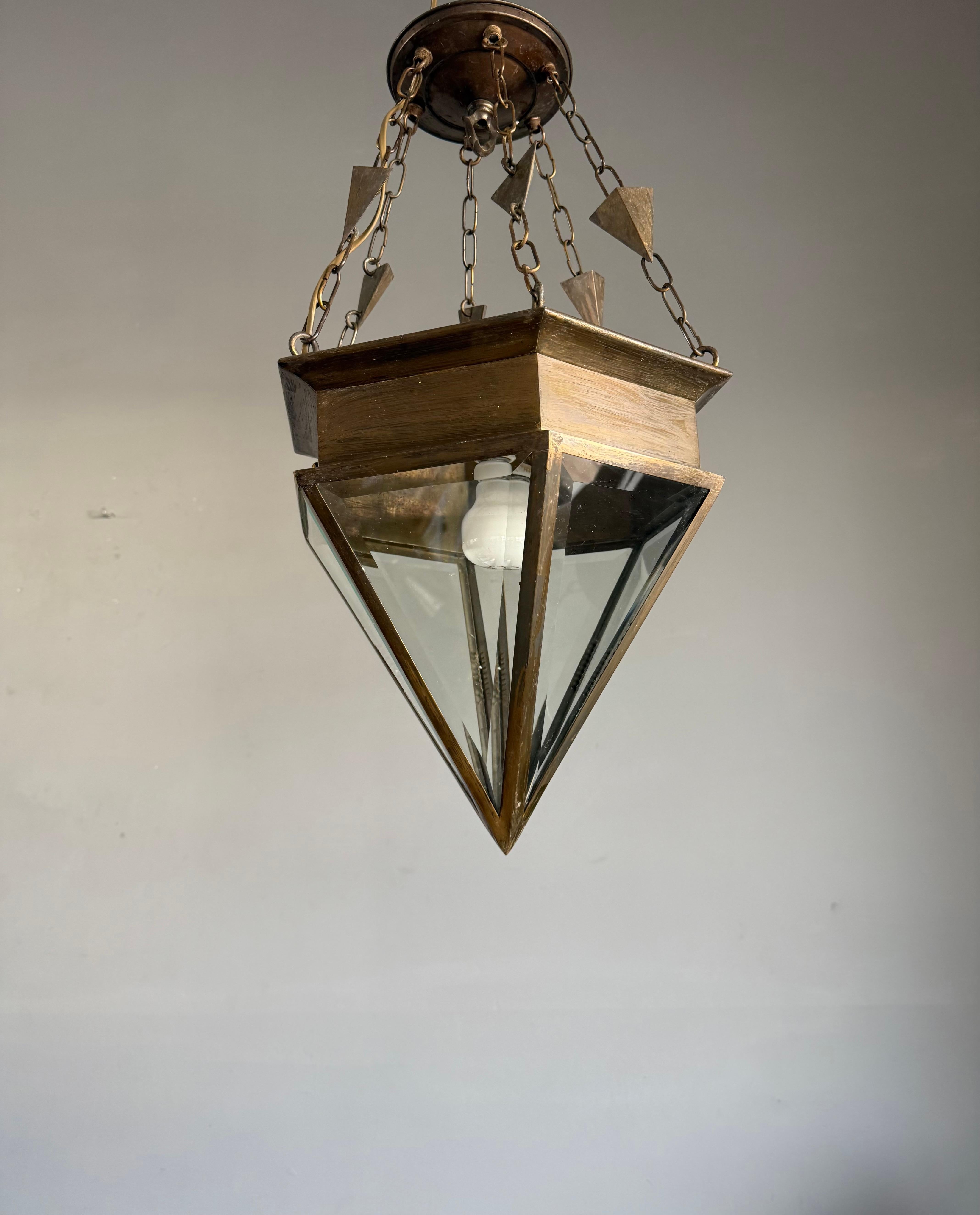 Rare Arts & Crafts Beveled Glass & Brass Suspension Light Lantern w. Chaîne unique en vente 9