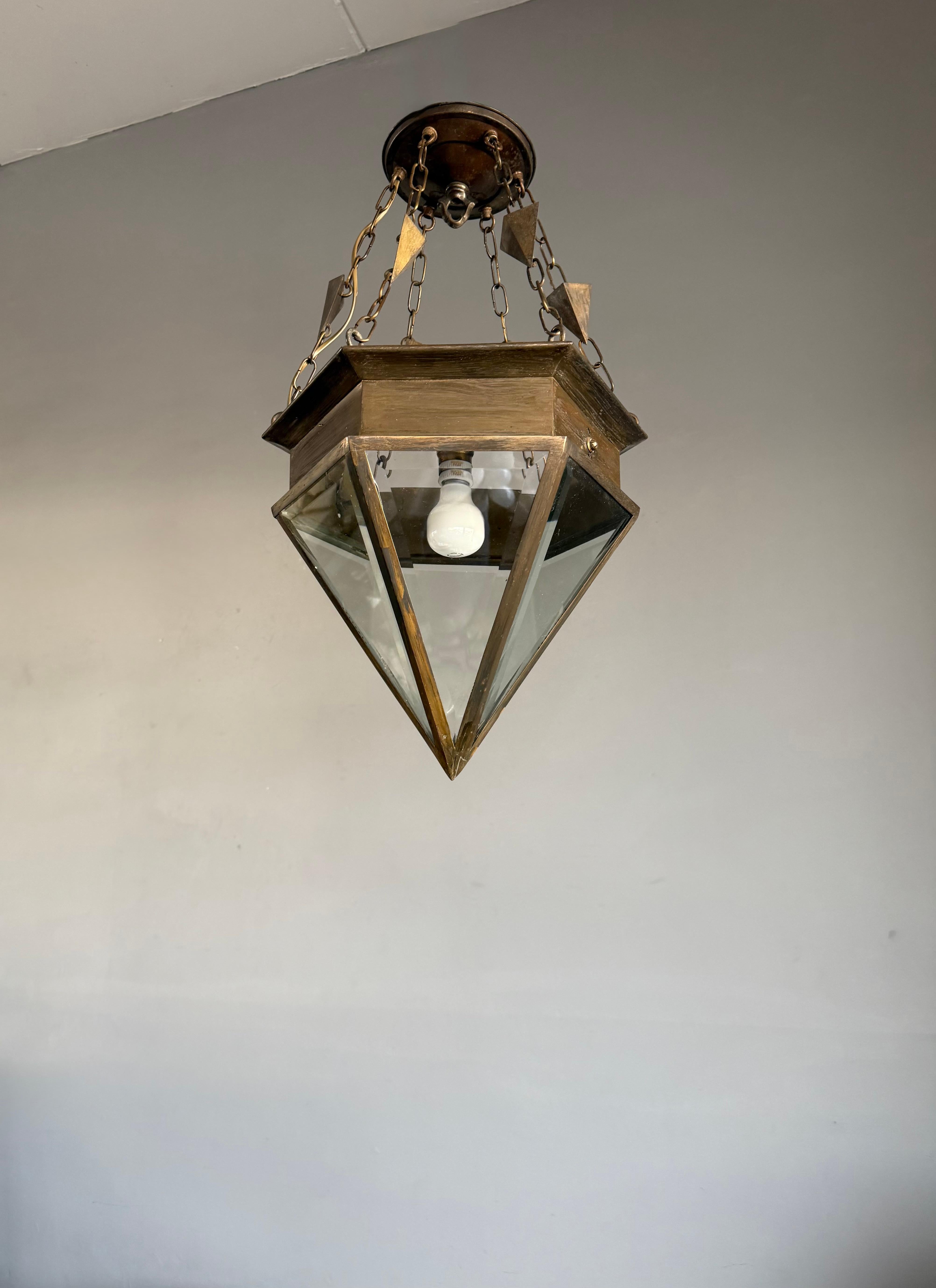 Rare Arts & Crafts Beveled Glass & Brass Suspension Light Lantern w. Chaîne unique en vente 10