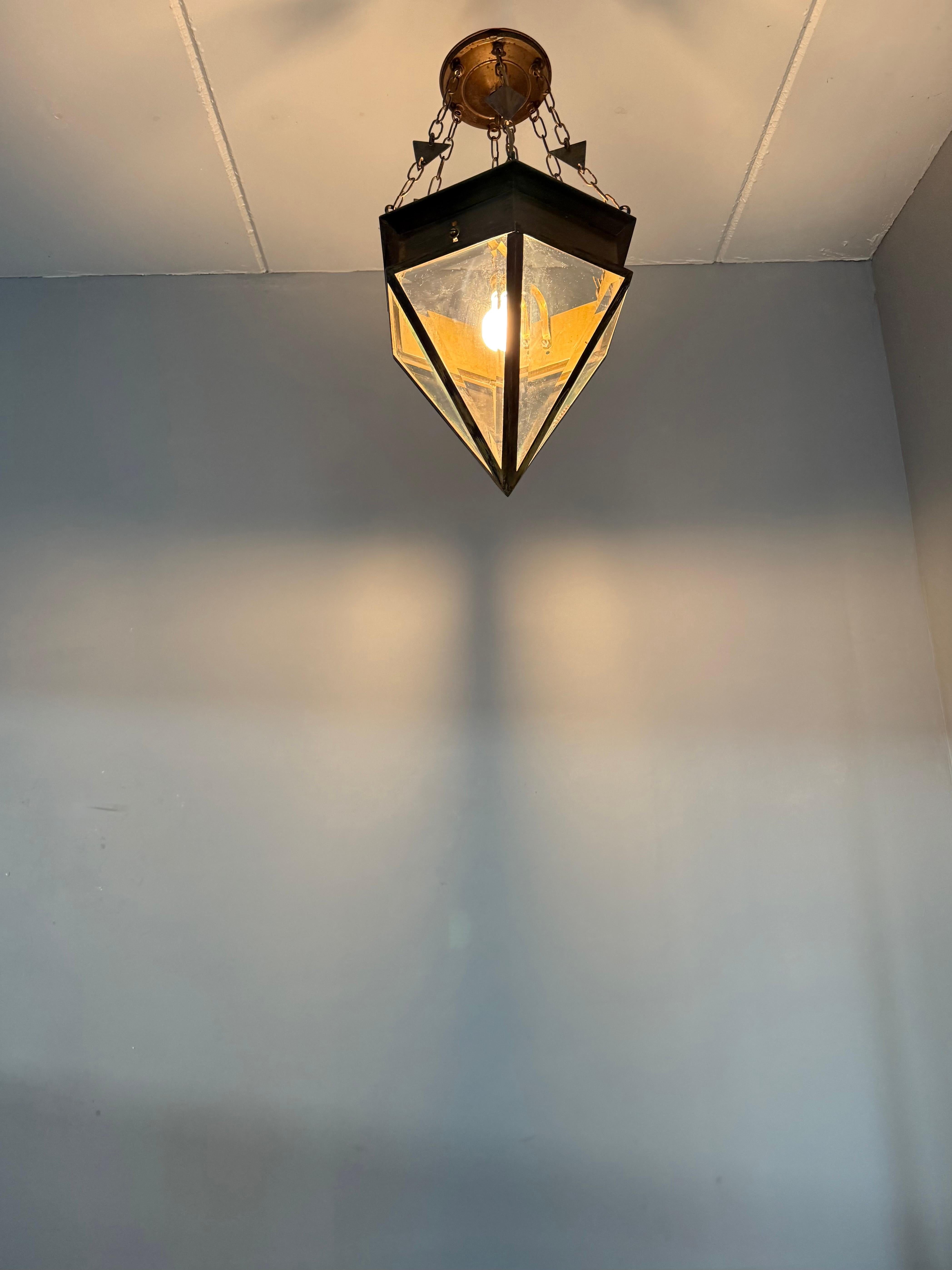 Laiton Rare Arts & Crafts Beveled Glass & Brass Suspension Light Lantern w. Chaîne unique en vente