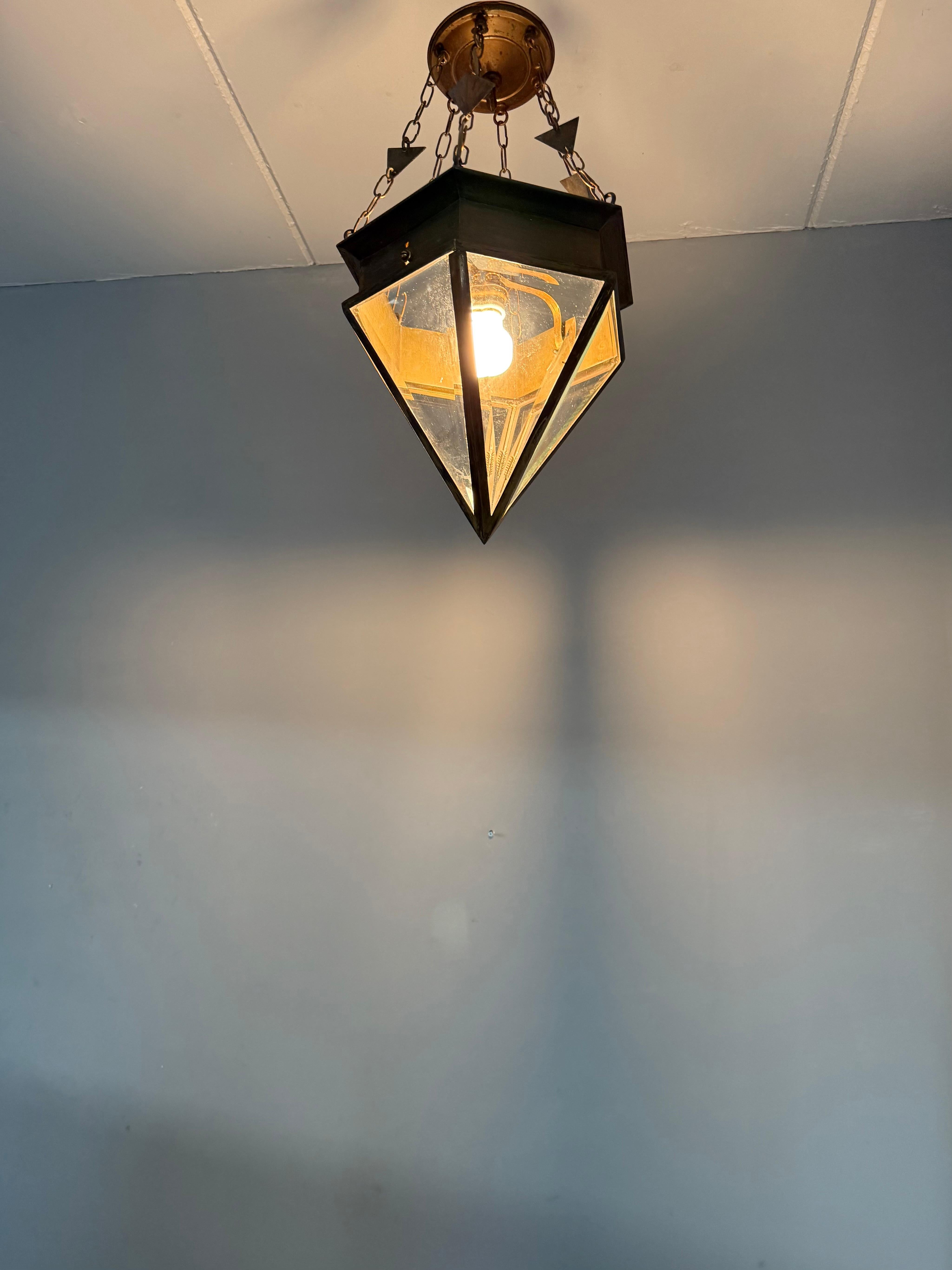 Rare Arts & Crafts Beveled Glass & Brass Suspension Light Lantern w. Chaîne unique en vente 1
