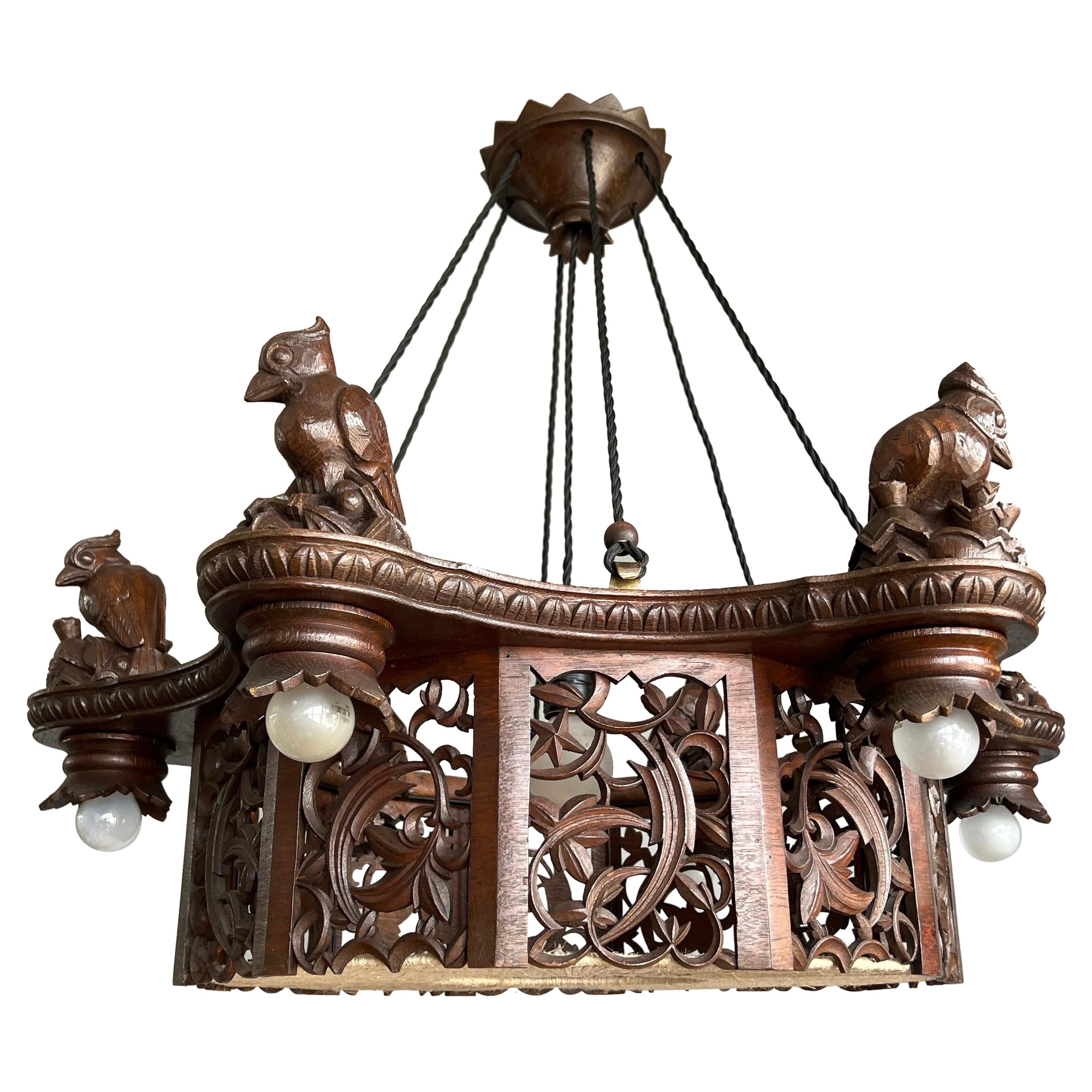 Rarissime lustre pendentif en Oak Carved Art Deco w. Six sculptures d'oiseaux Woodpecker