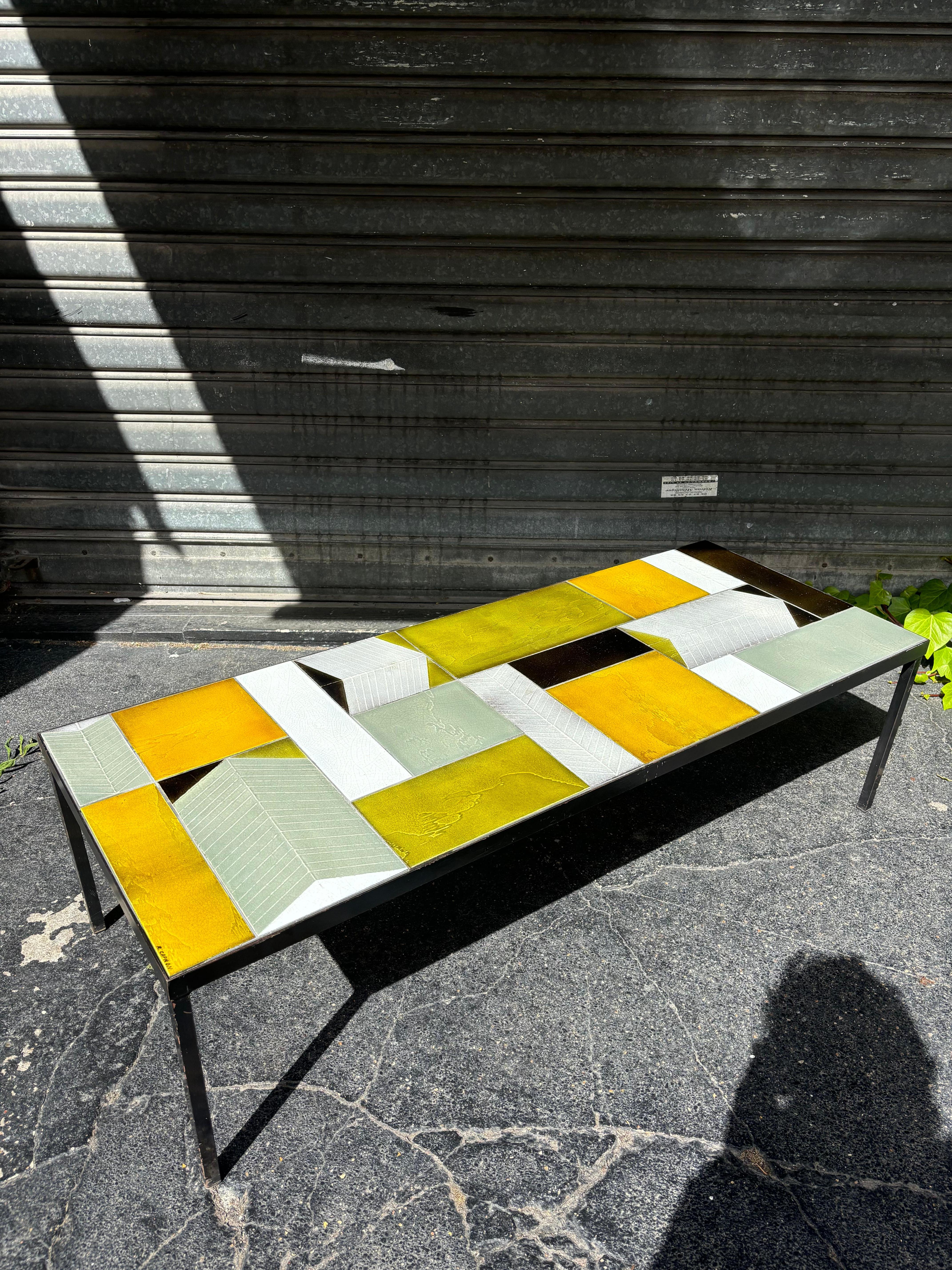Rarest coffee table by Roger Capron Francés en venta