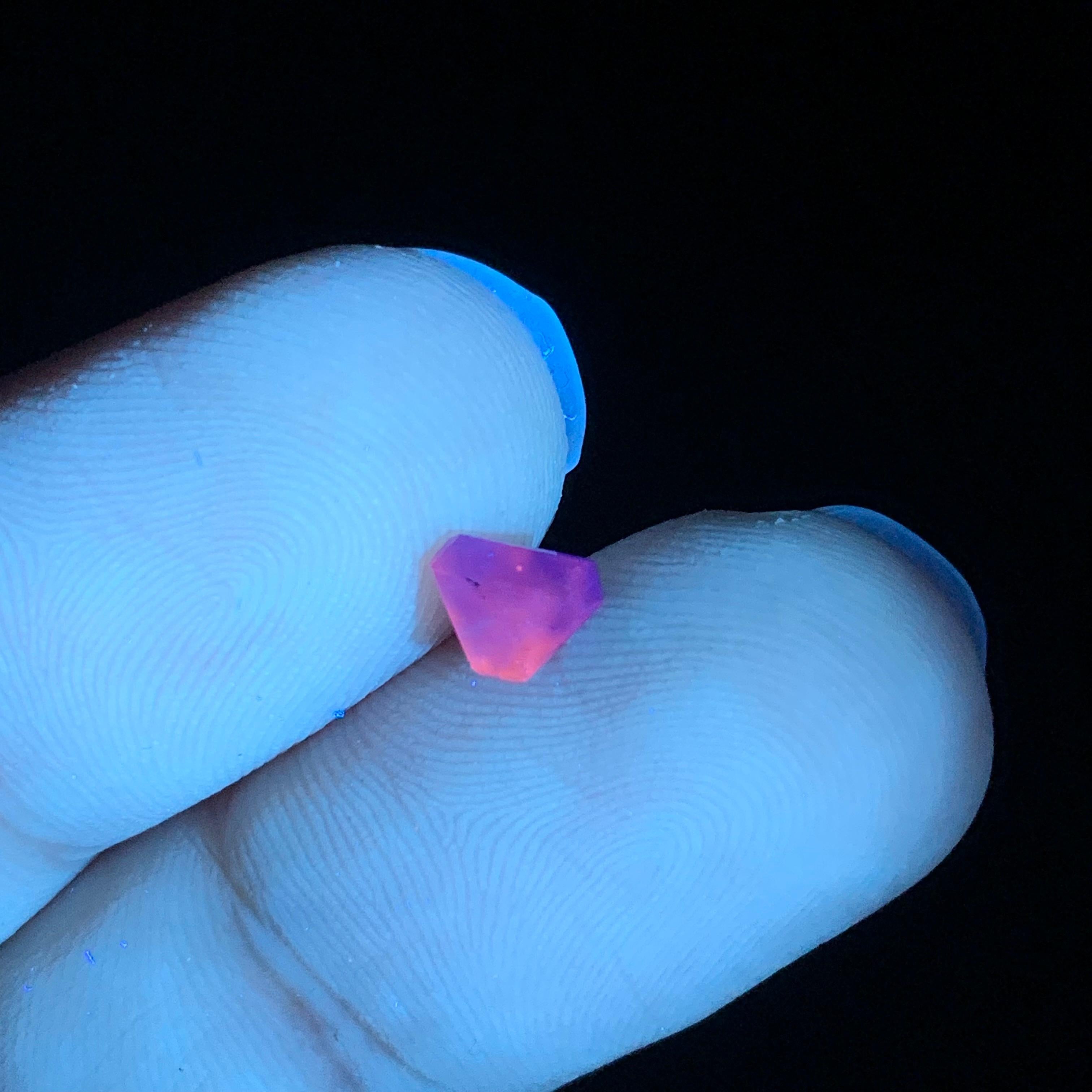 Rarissima gemma naturale sfusa di Haüyne \ Haüynite da 0,40 carati in vendita 7