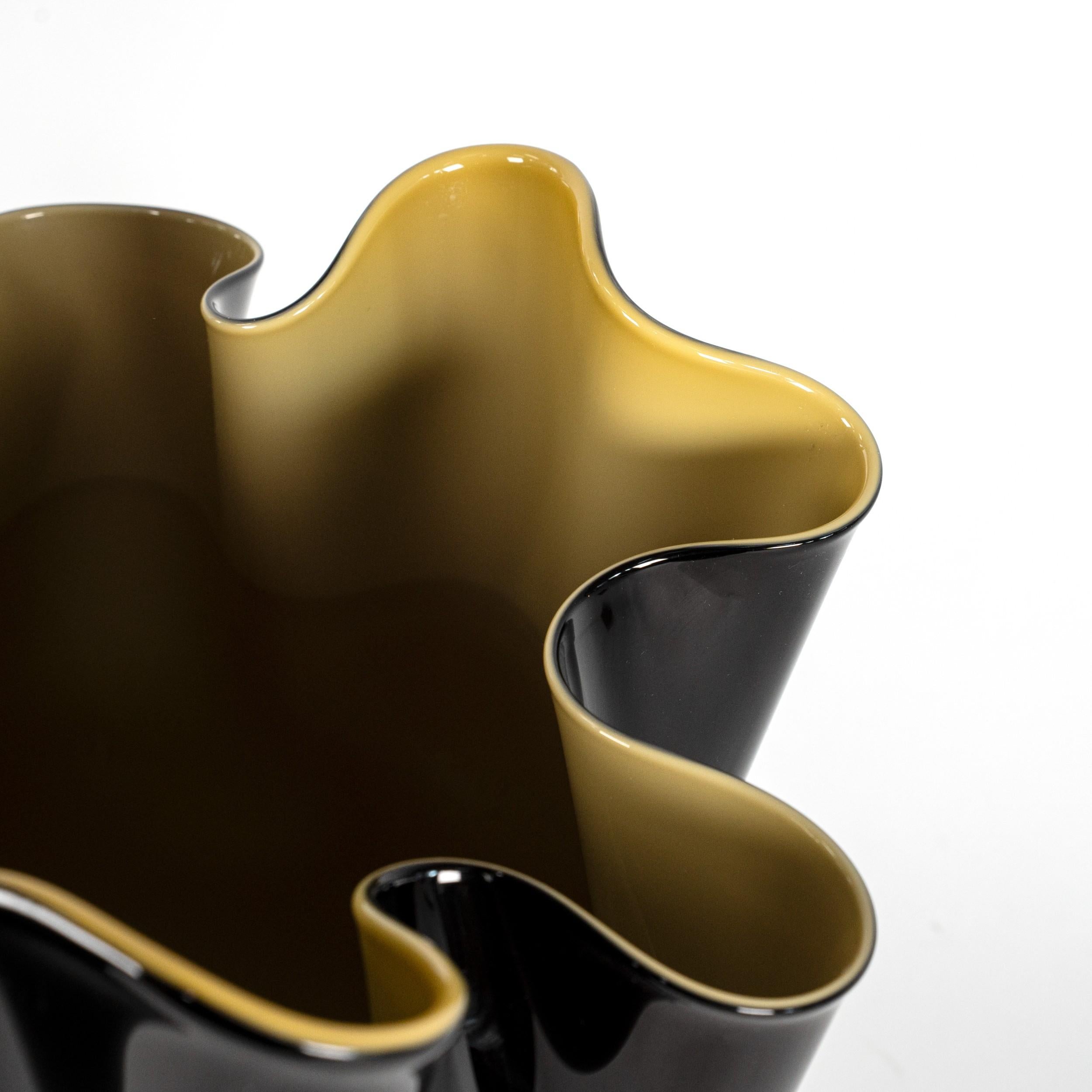 Rarissimo vaso Venini Fazzoletto Black and Green Murano Glass, firmato 2009 In condizioni ottime in vendita a Venezia, IT