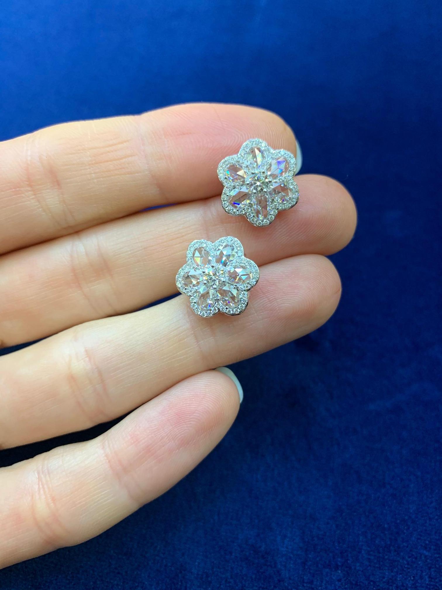 18 Karat 2.97 Carat Rose Cut Diamond Blossom Floral Ear Studs In New Condition For Sale In London, GB