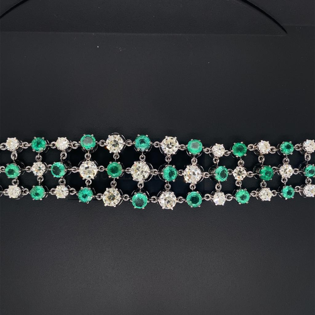 Contemporary Rarever 18K White Gold 25.83cts Old Cut Diamond Emerald Chunky Link Bracelet For Sale