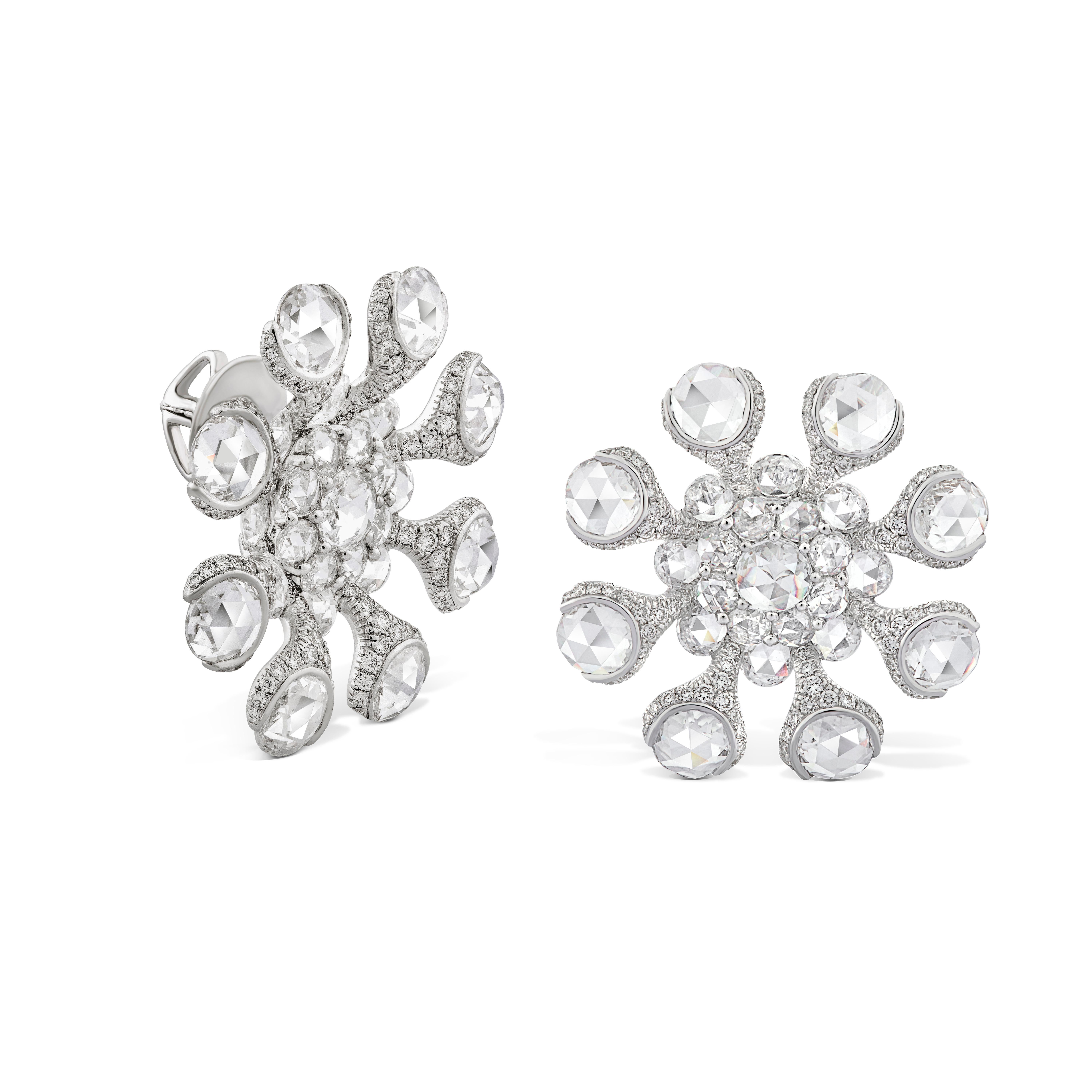 These charming and playful earrings are studded with 50 rose-cut diamonds to recreate the elliptical shape of the baneberry pods. Finished with 256 round brilliant cut diamonds these earrings are eminently eye-catching. 

Total diamond weight