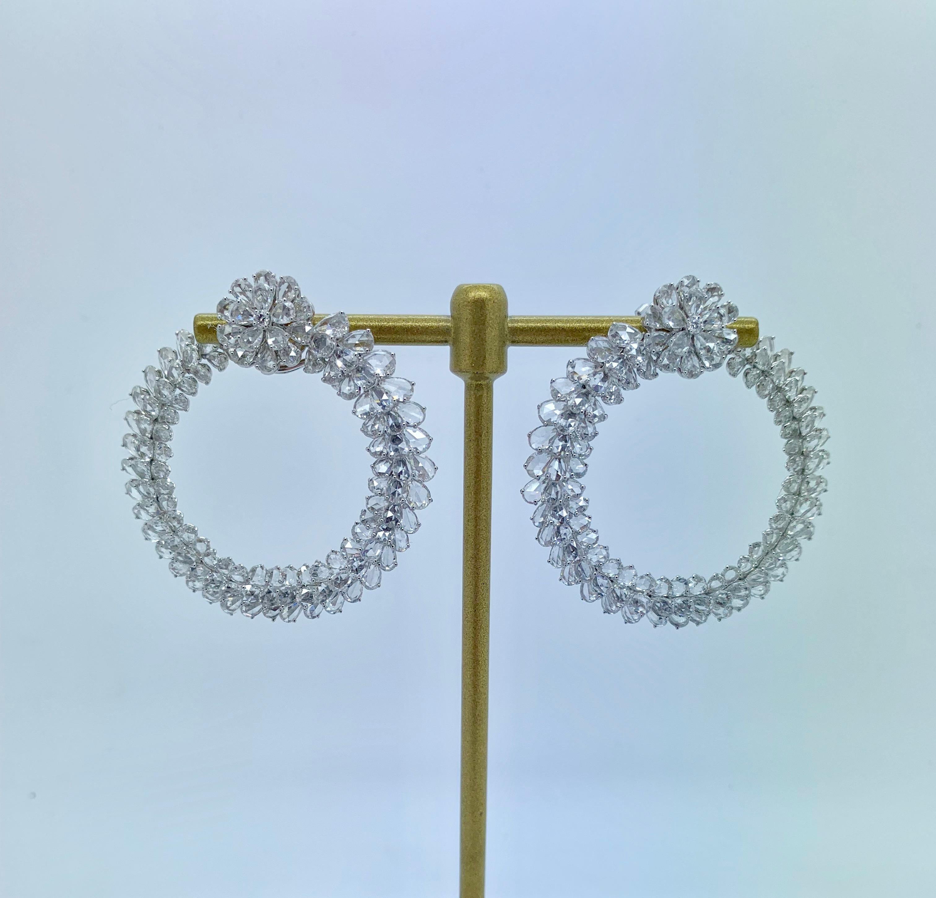 These statement earrings contrast their curves with of 21.12cts of pear shape rose-cut diamonds. Demonstrating Rarever's excellent craftsmanship, the flexible and lightweight setting means these earrings not only look impressive but are a joy to