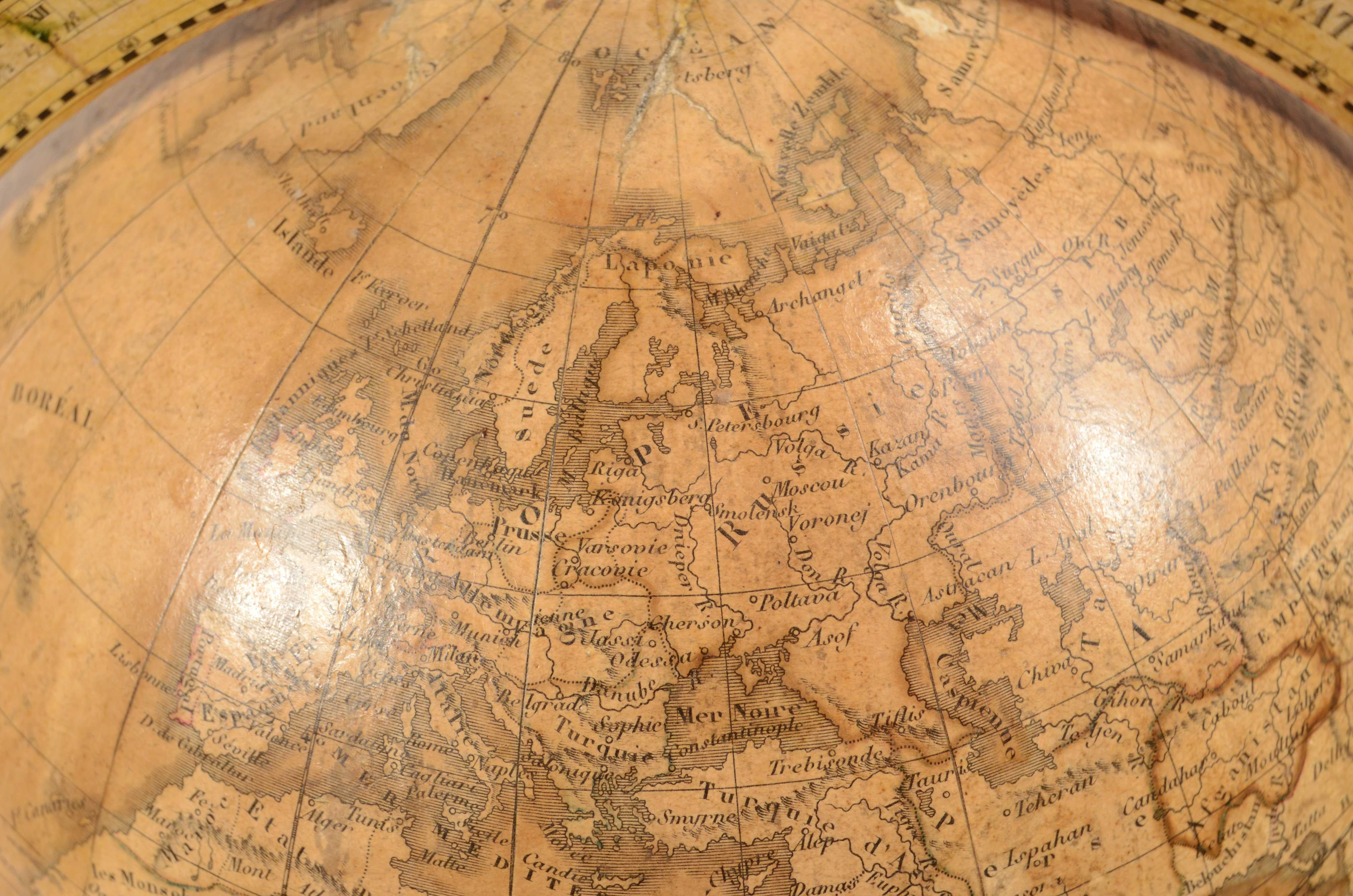Rare paire de globes terrestres et célestes de Felix  Delamarche daté de 1834 en vente 14