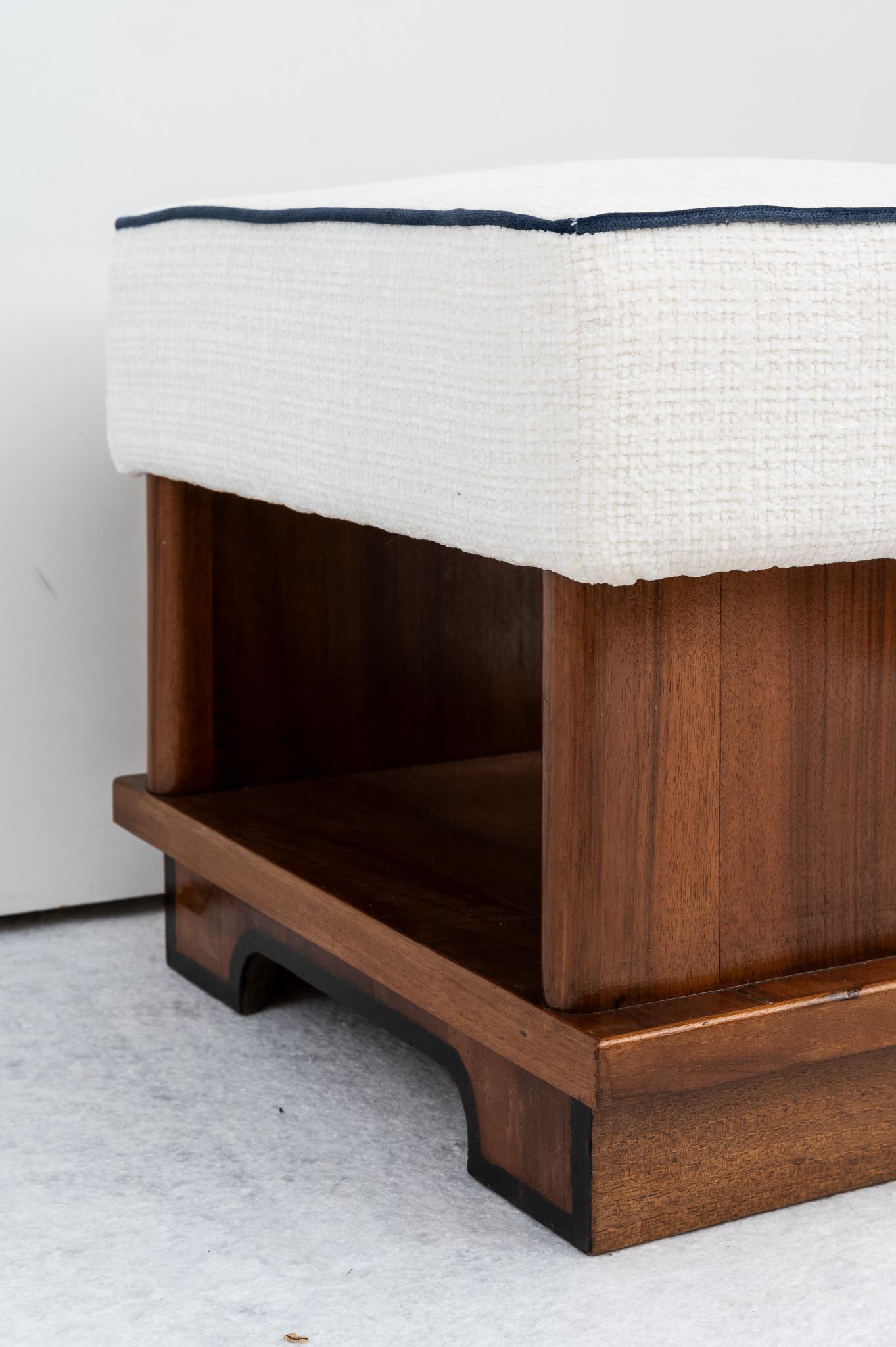 Rare paire de fauteuils  Art déco avec ottoman, années 1940 en vente 7