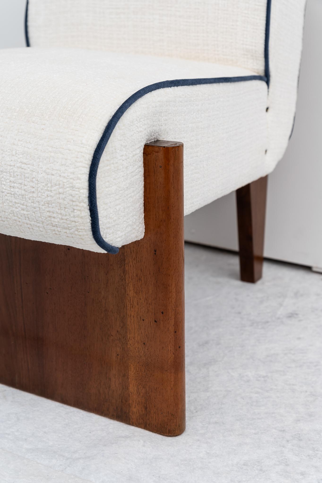 Velours Rare paire de fauteuils  Art déco avec ottoman, années 1940 en vente