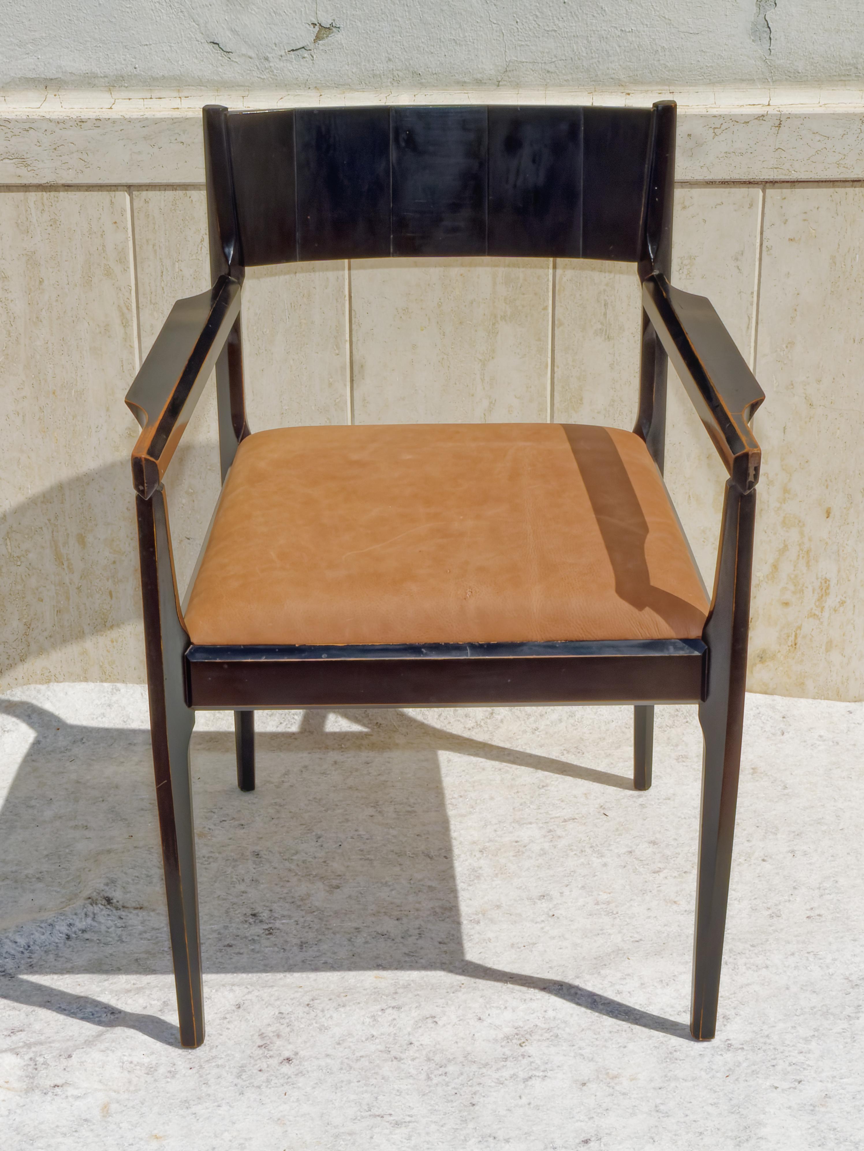 Very rare Vittorio Dassi Chair, Made in Italy, 1960s. 
This wonderful chair designed by Vittorio Dassi in the 1960s is a wonderful example of functional elegance. This chair is a mix of sleek lines and refined elegance. The chair was made of