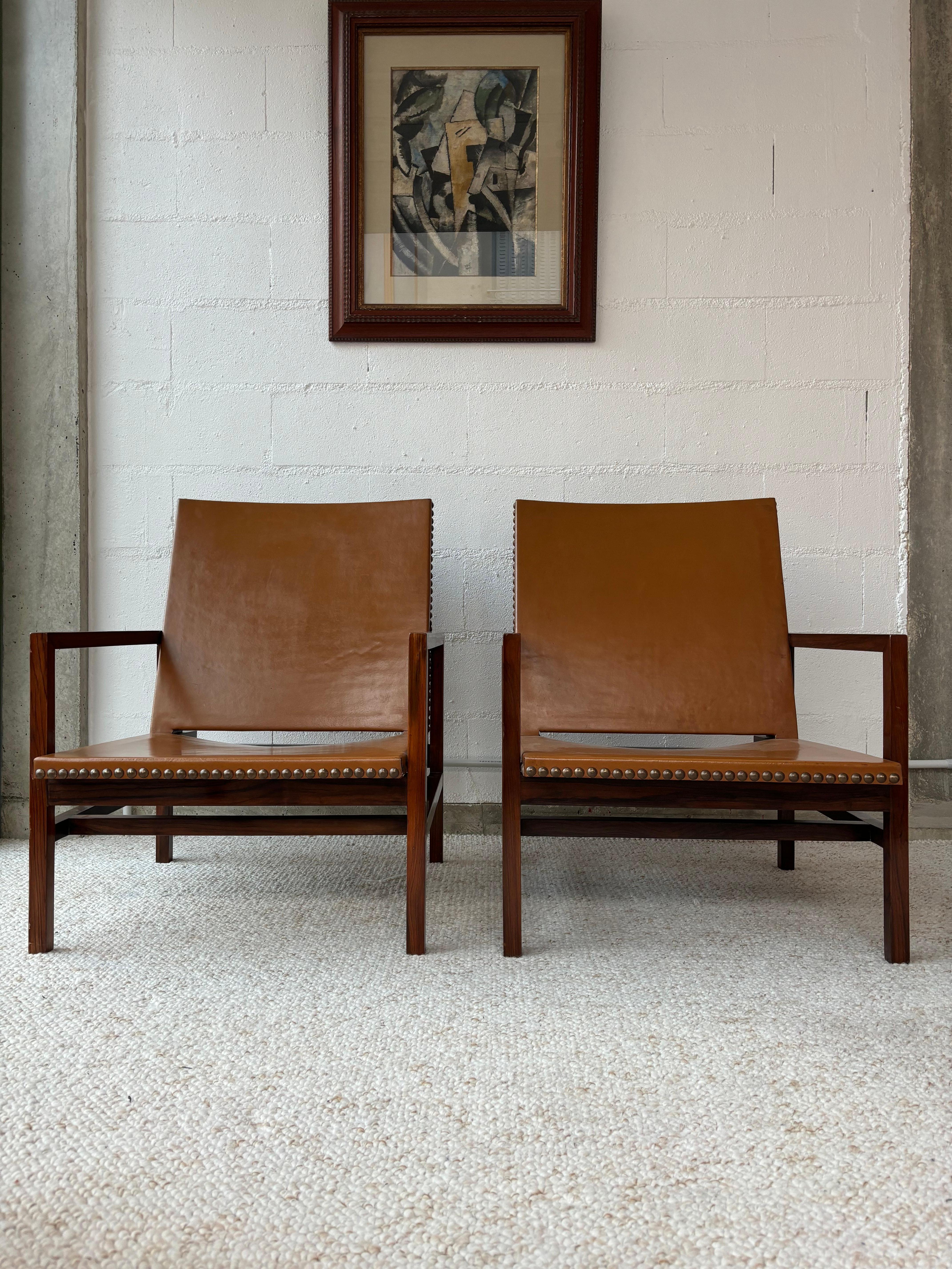 Rarissime paire de fauteuils par Joaquim Tenreiro Moderno de mediados de siglo en venta